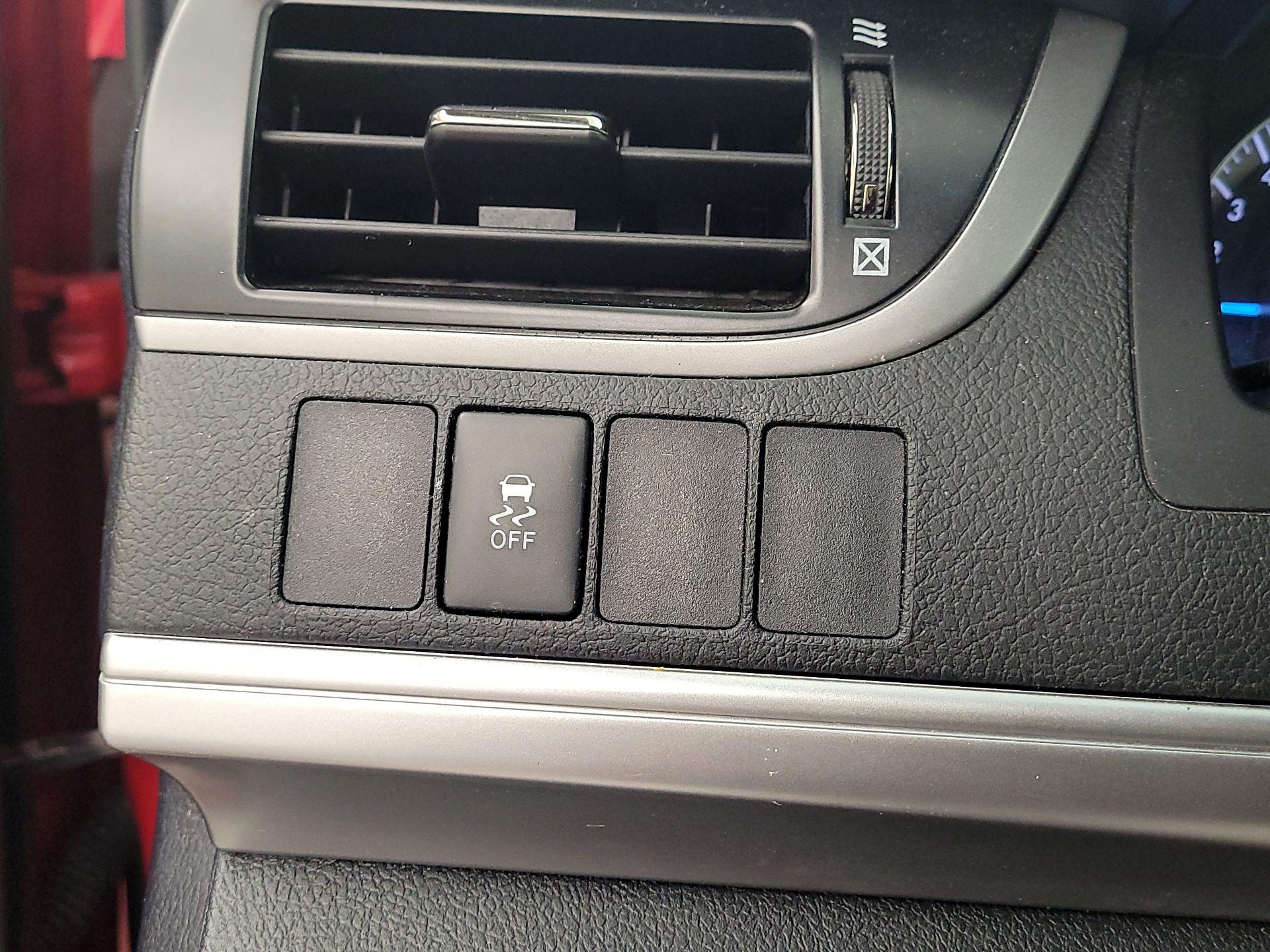 Thumbnail: 2014 Toyota Camry - 13