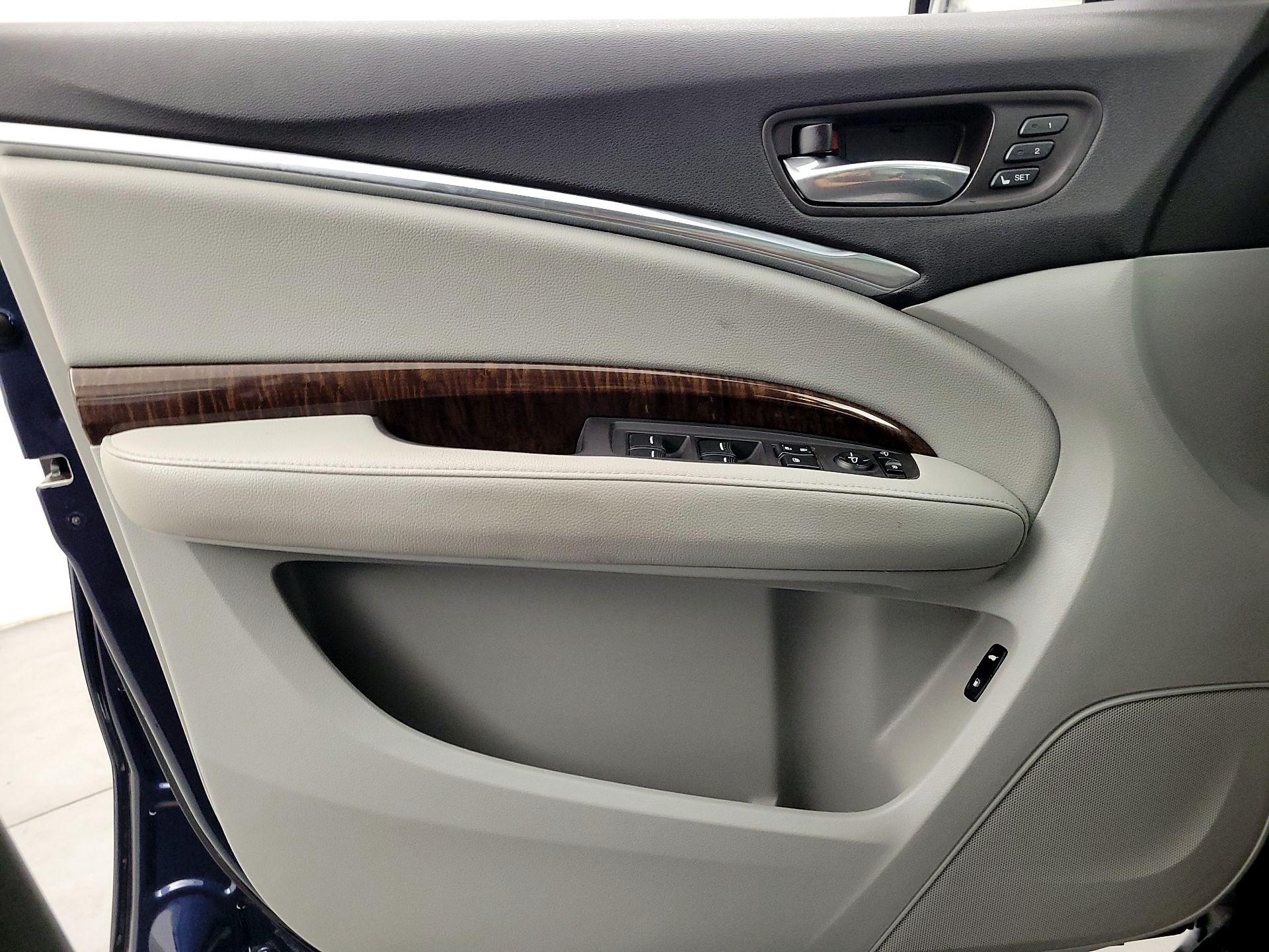 Thumbnail: 2017 Acura MDX - 12