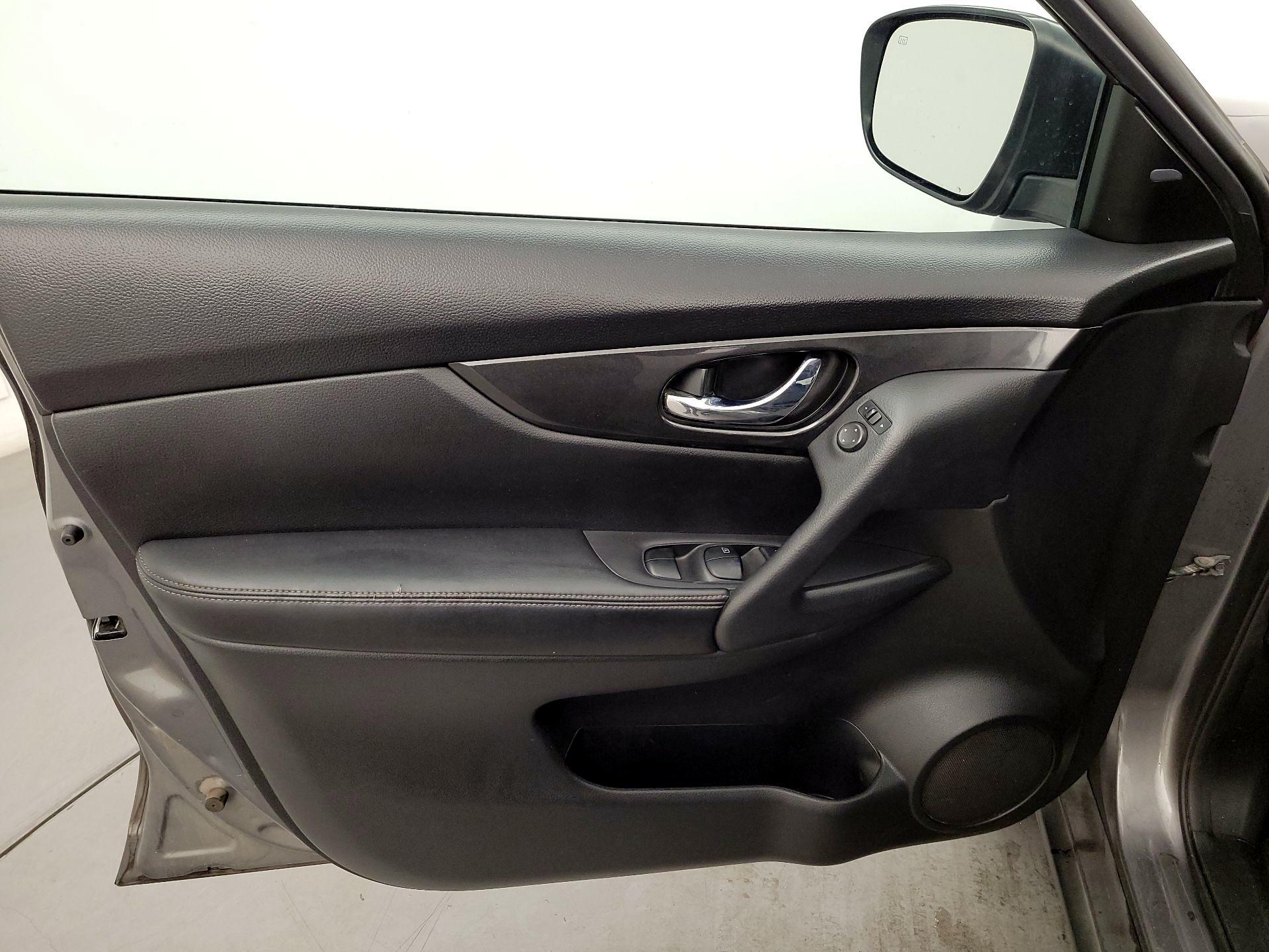 Thumbnail: 2017 Nissan Rogue - 12