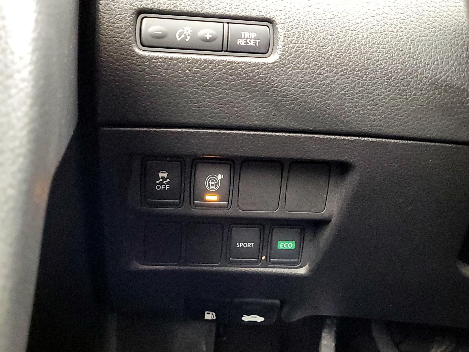 Thumbnail: 2017 Nissan Rogue - 13