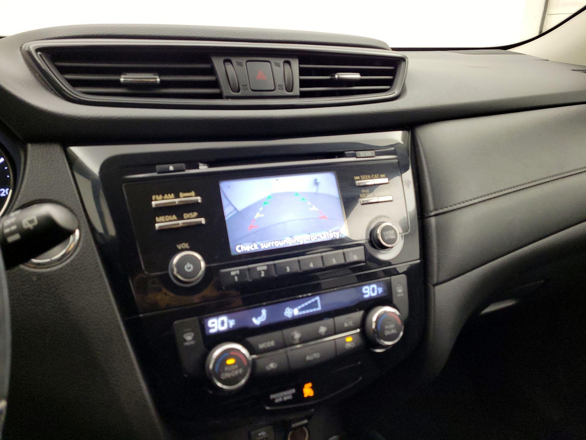 Thumbnail: 2017 Nissan Rogue - 14