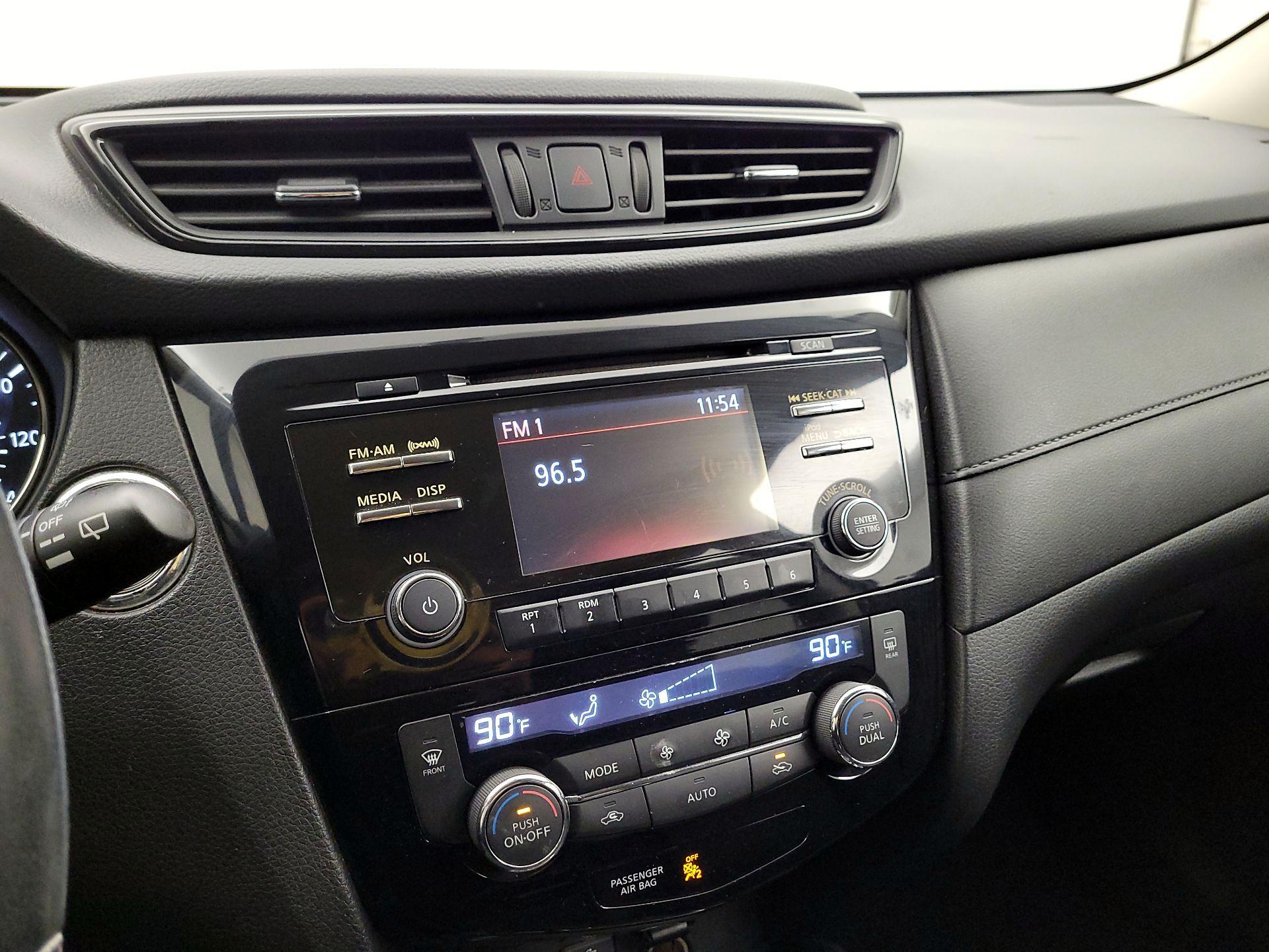 Thumbnail: 2017 Nissan Rogue - 15