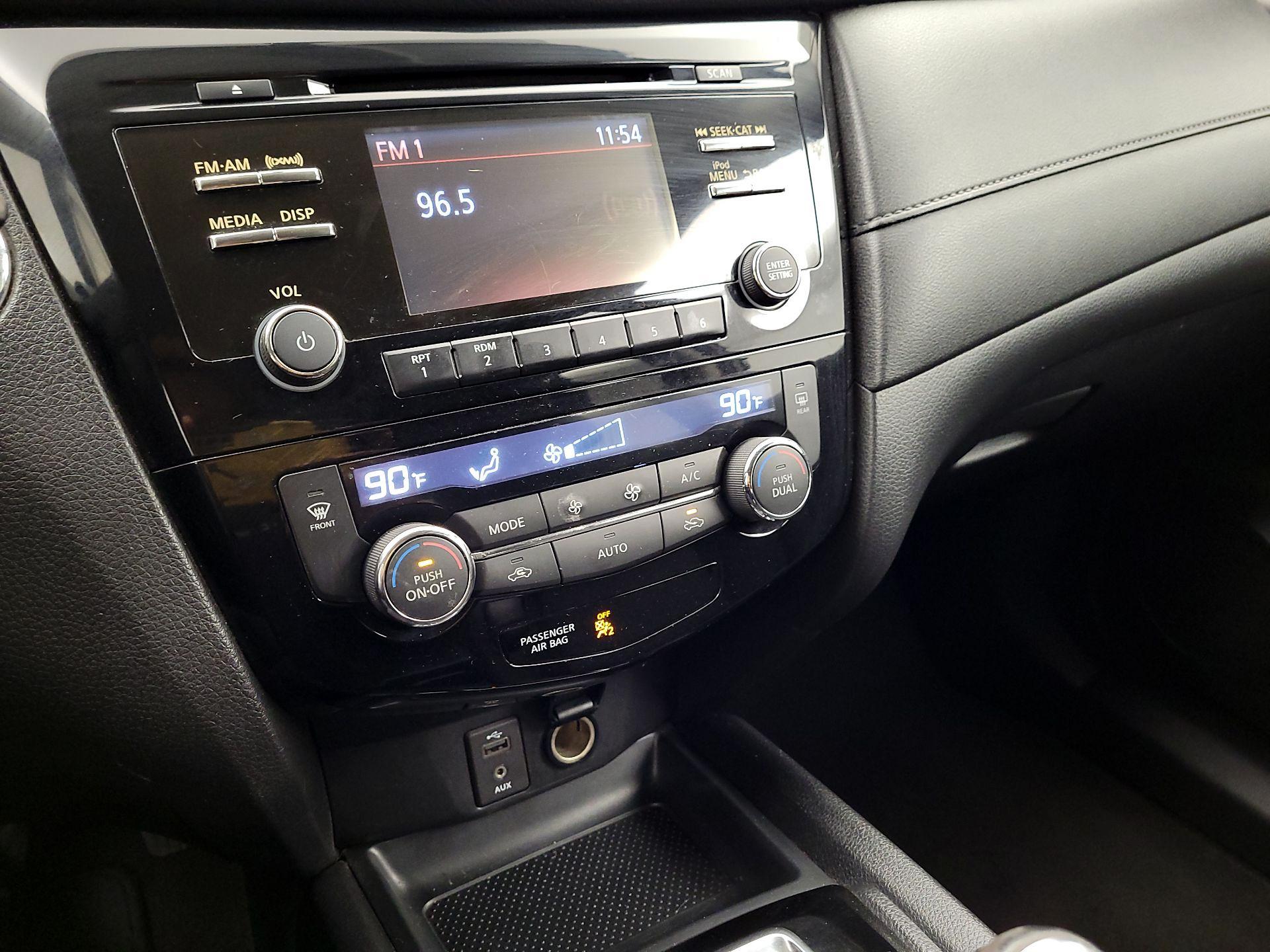 Thumbnail: 2017 Nissan Rogue - 16