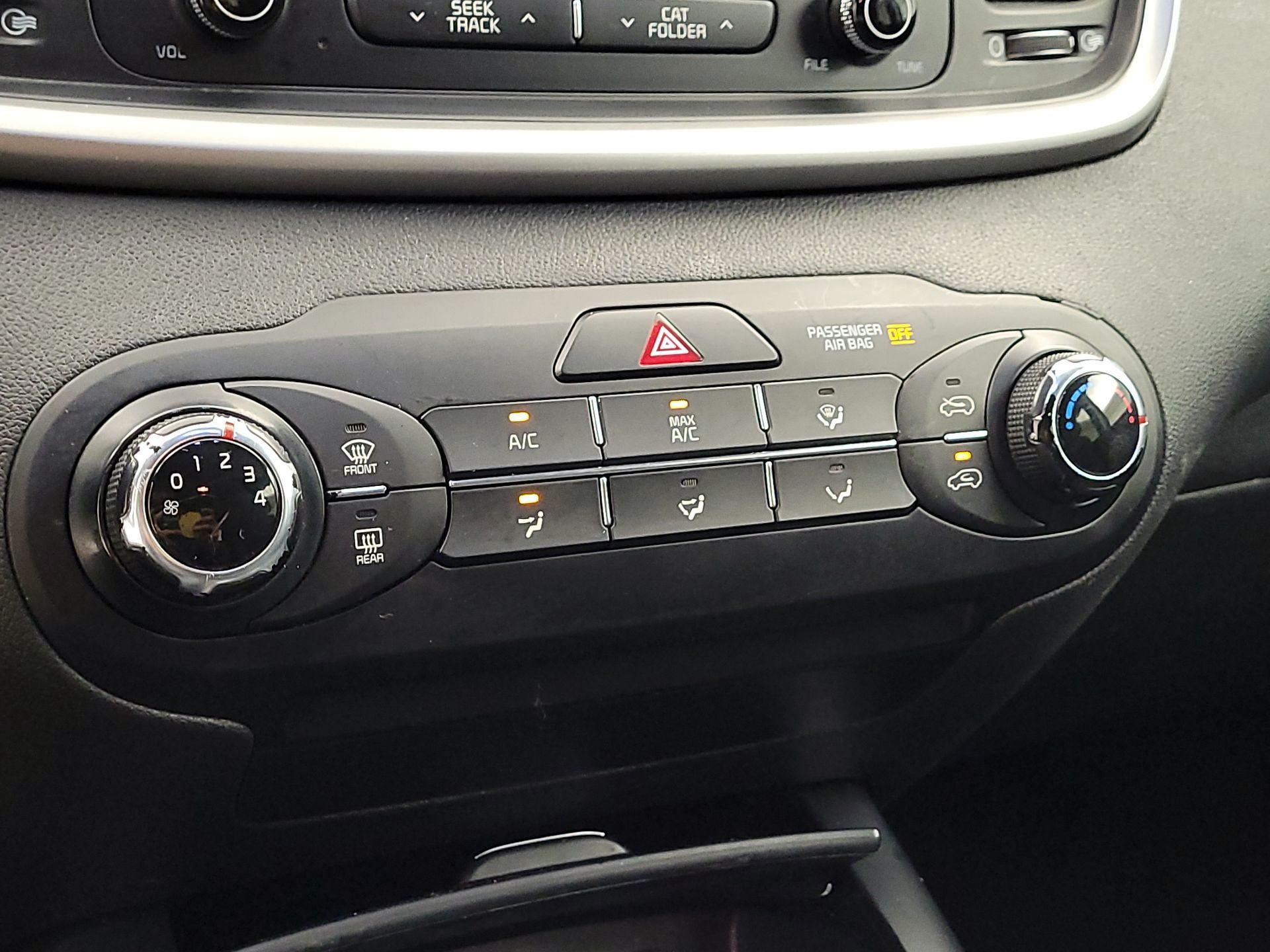 Thumbnail: 2018 Kia Sorento - 16