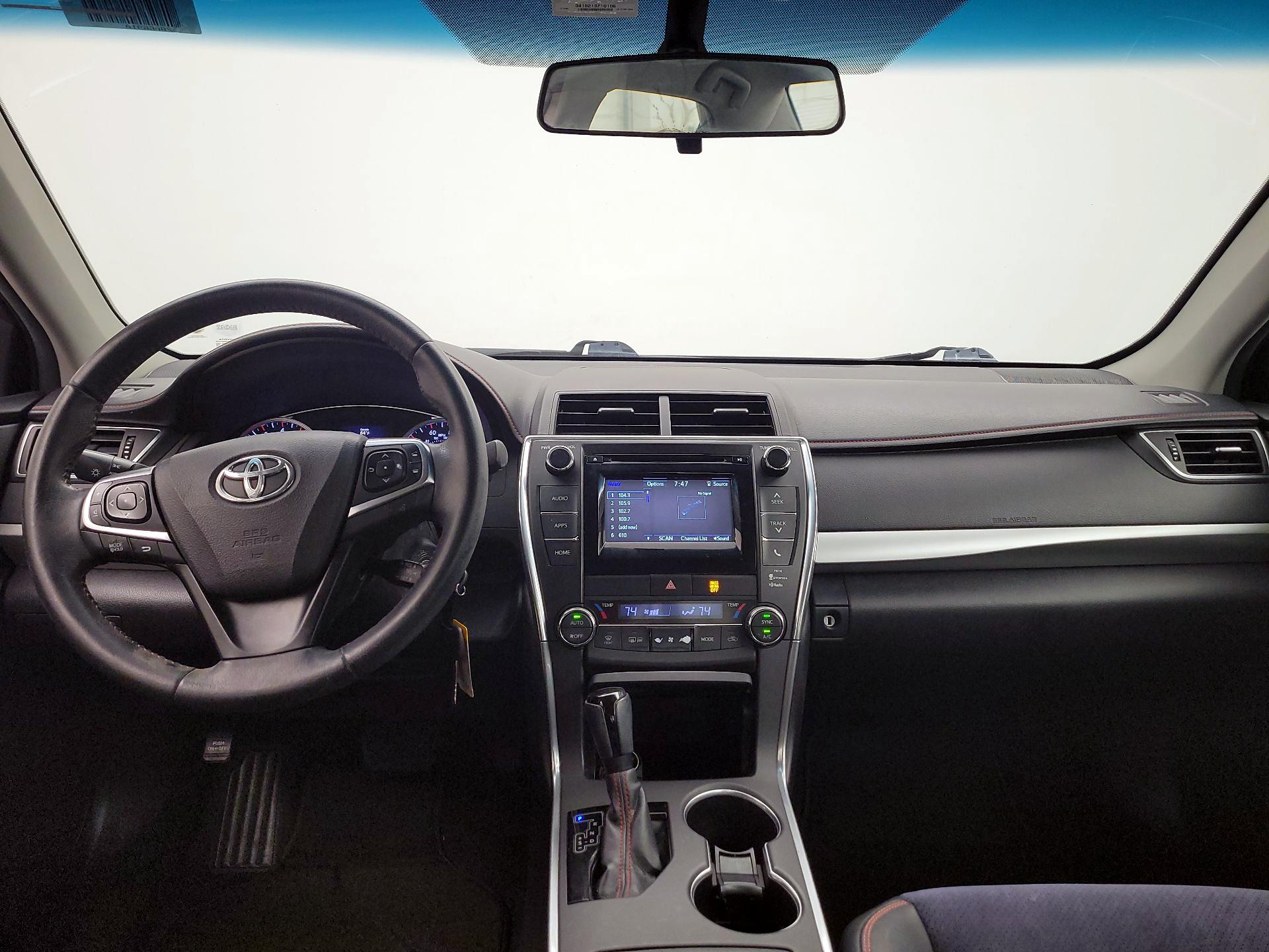 Thumbnail: 2015 Toyota Camry - 9