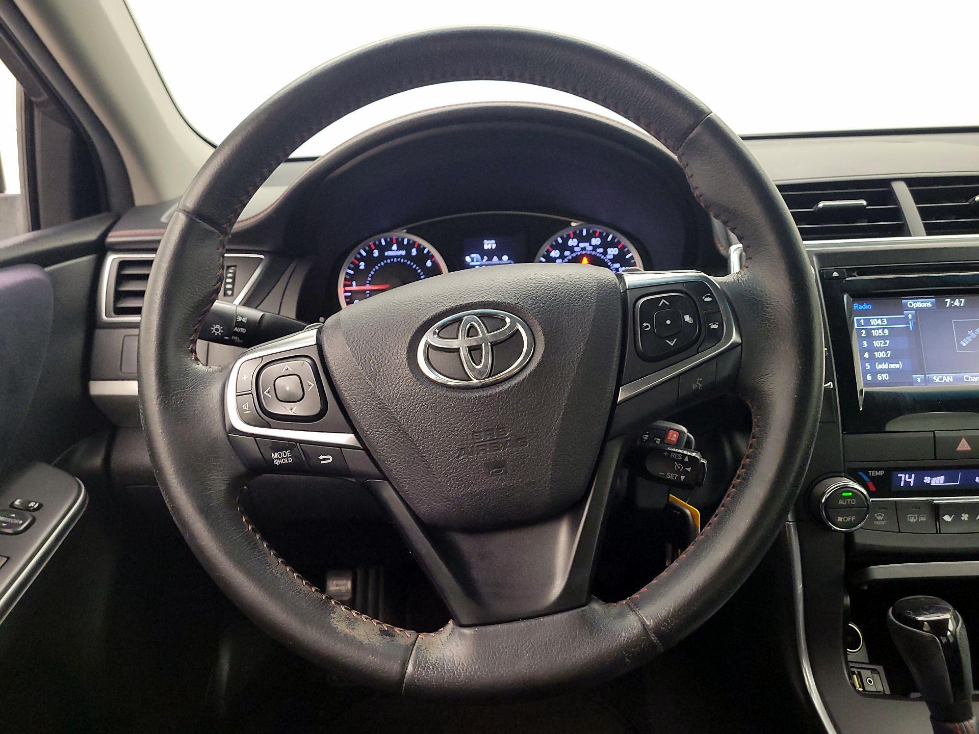 Thumbnail: 2015 Toyota Camry - 10