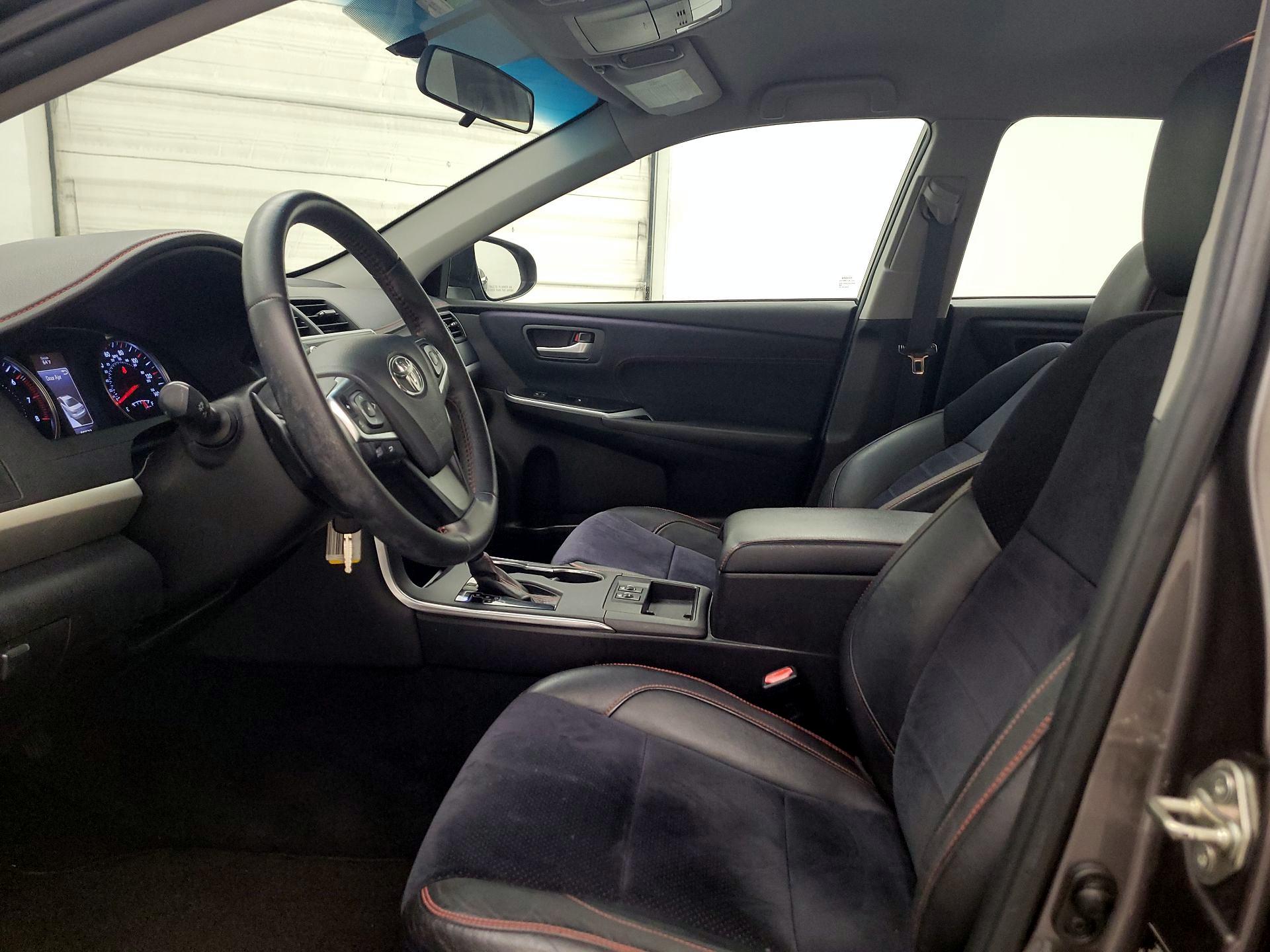 Thumbnail: 2015 Toyota Camry - 11