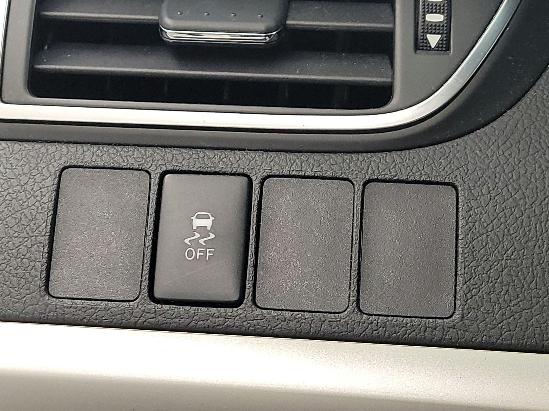 Thumbnail: 2015 Toyota Camry - 13