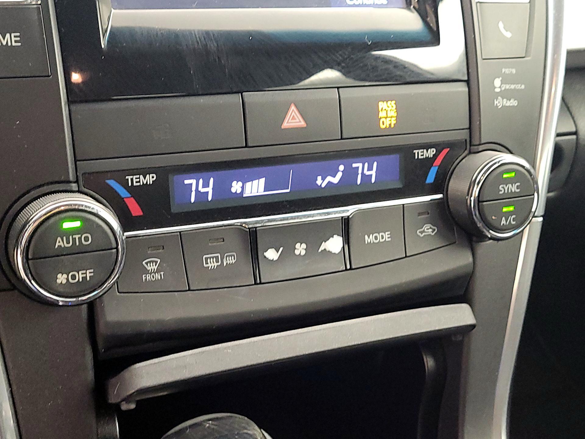 Thumbnail: 2015 Toyota Camry - 16