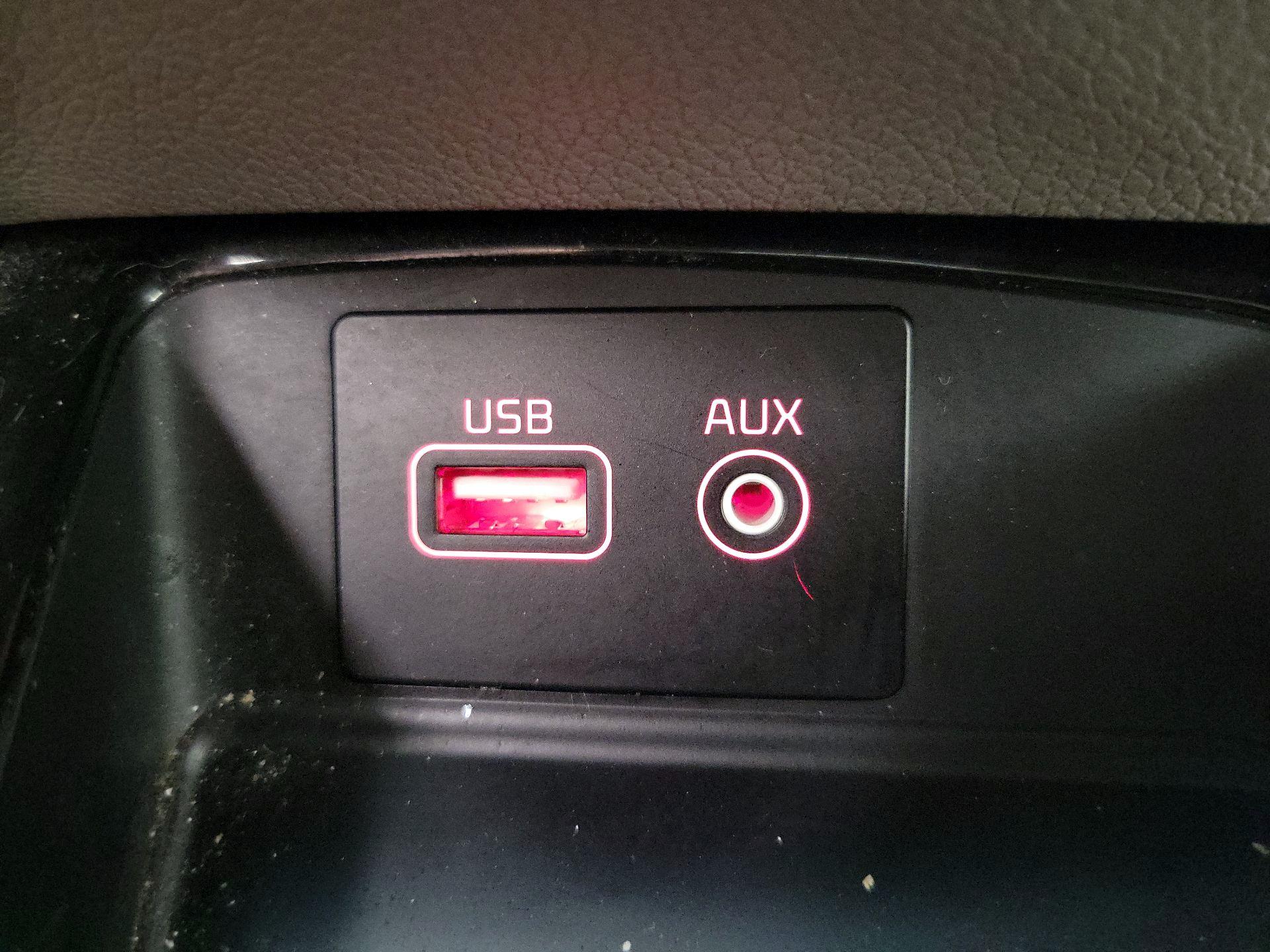 Thumbnail: 2017 Kia Sedona - 19