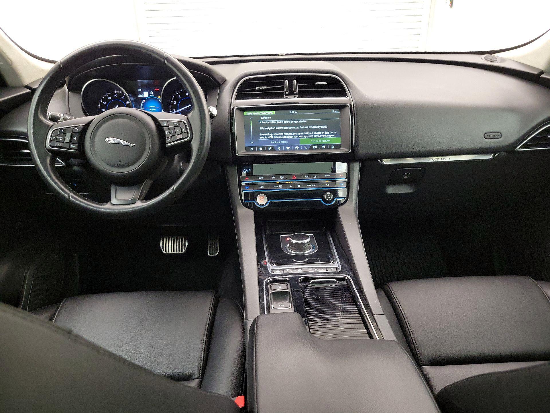 Thumbnail: 2019 Jaguar F-Pace - 9