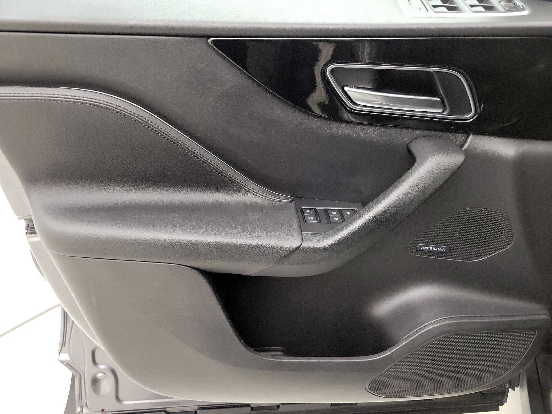 Thumbnail: 2019 Jaguar F-Pace - 12