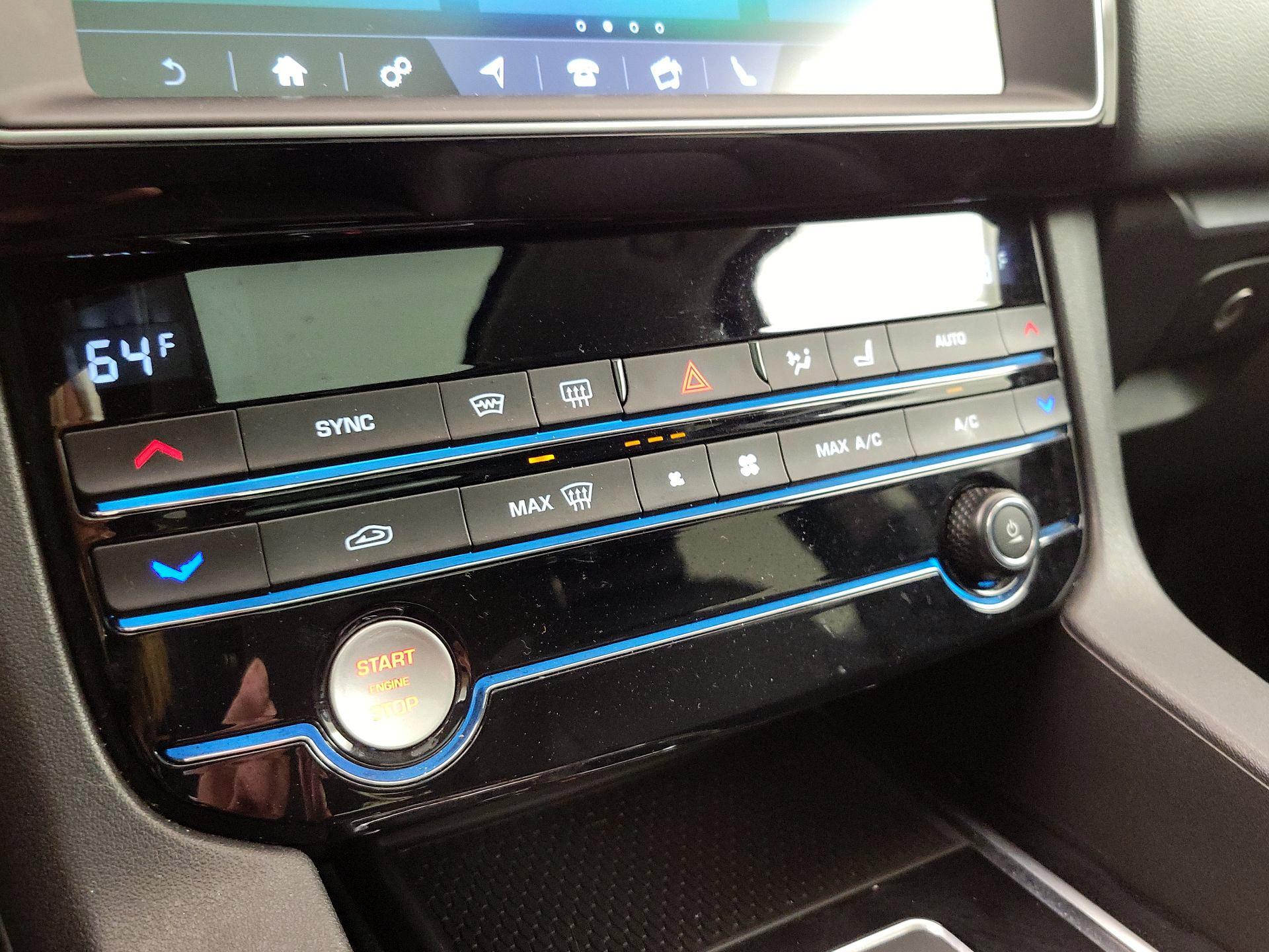 Thumbnail: 2019 Jaguar F-Pace - 16