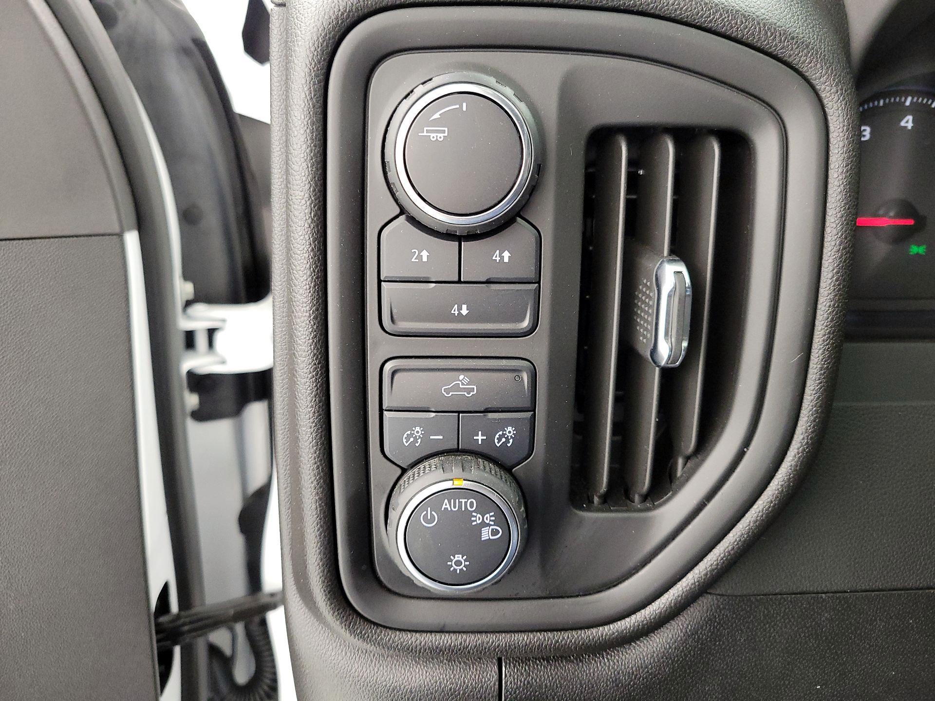 Thumbnail: 2025 Chevrolet Silverado 2500 - 13