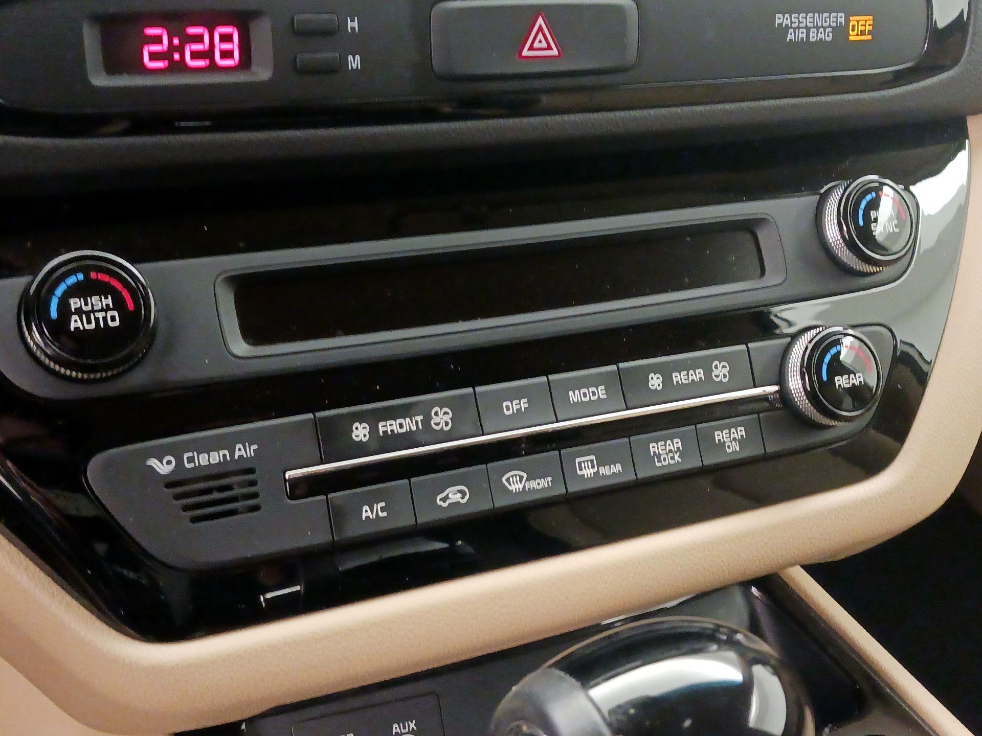 Thumbnail: 2016 Kia Sedona - 16