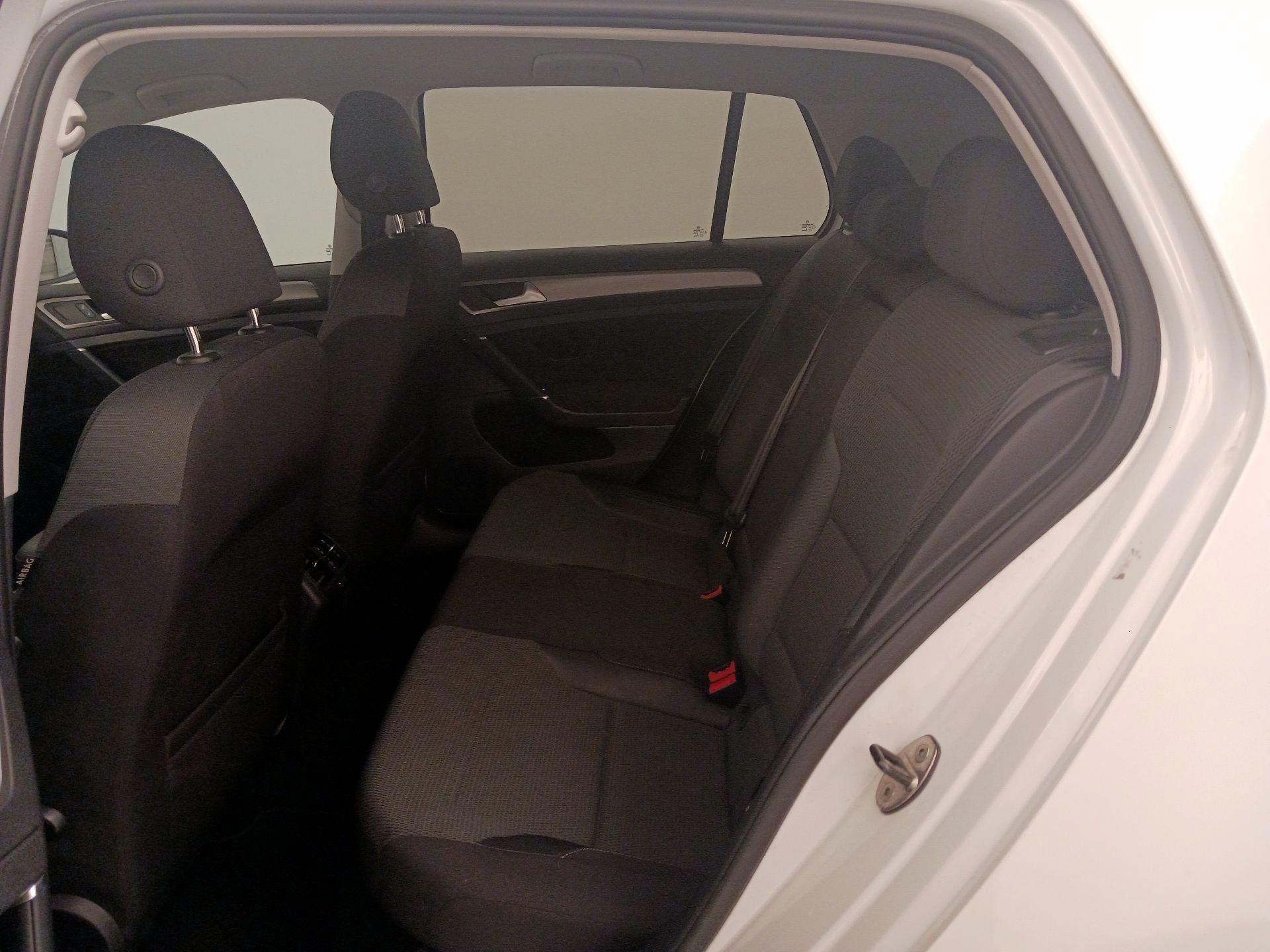 Thumbnail: 2016 Volkswagen Golf - 19