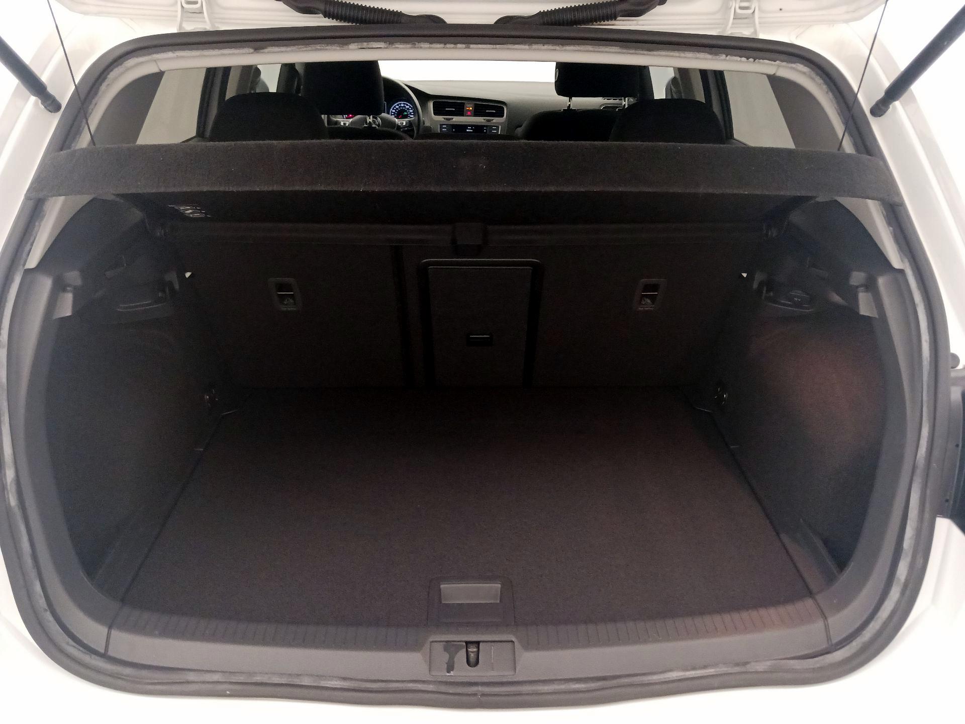 Thumbnail: 2016 Volkswagen Golf - 20