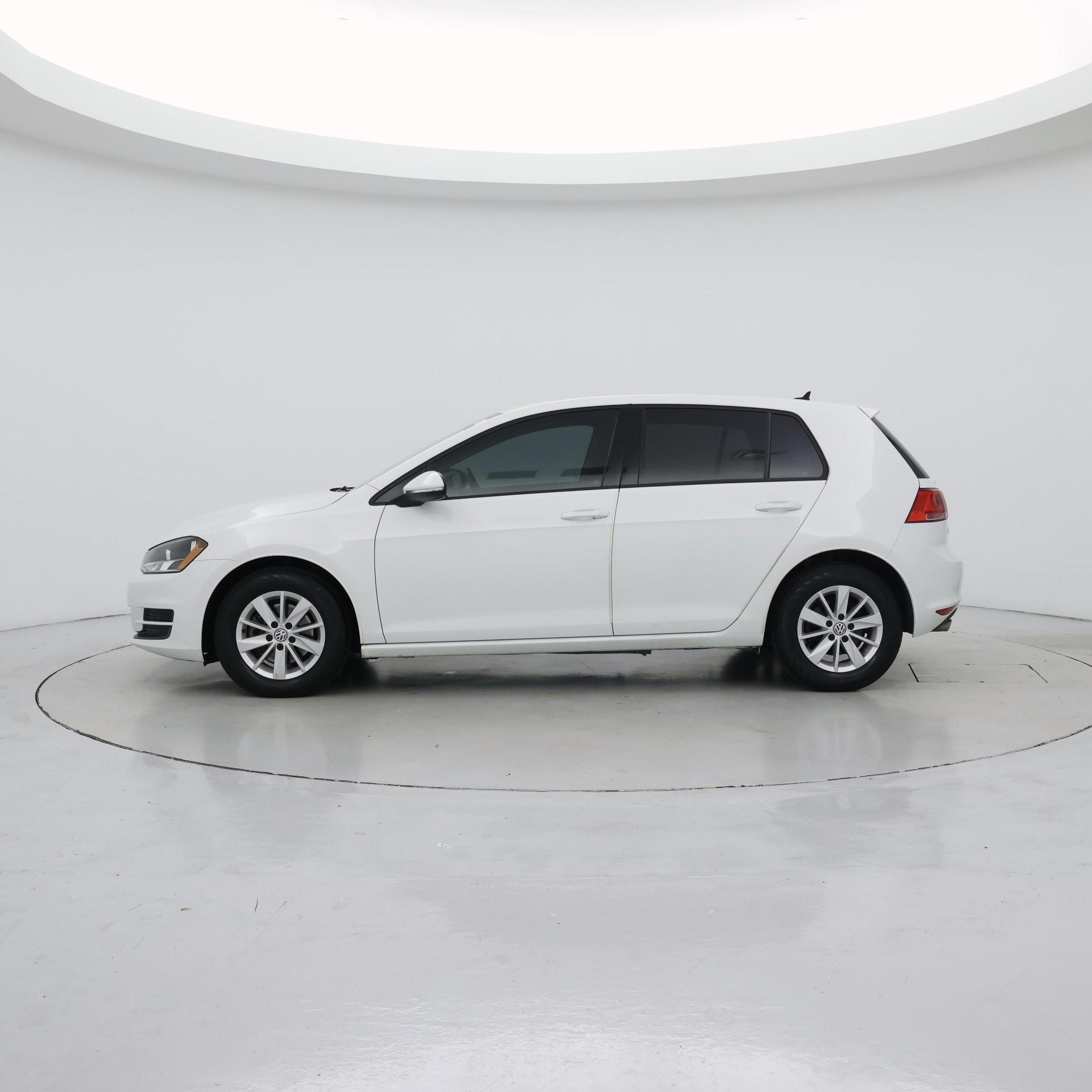 Thumbnail: 2016 Volkswagen Golf - 3