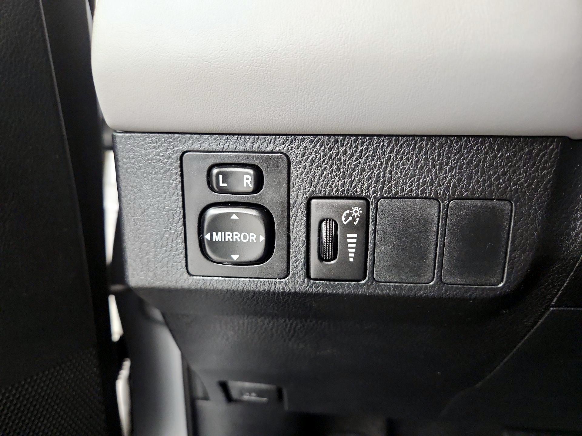 Thumbnail: 2016 Toyota RAV4 - 13