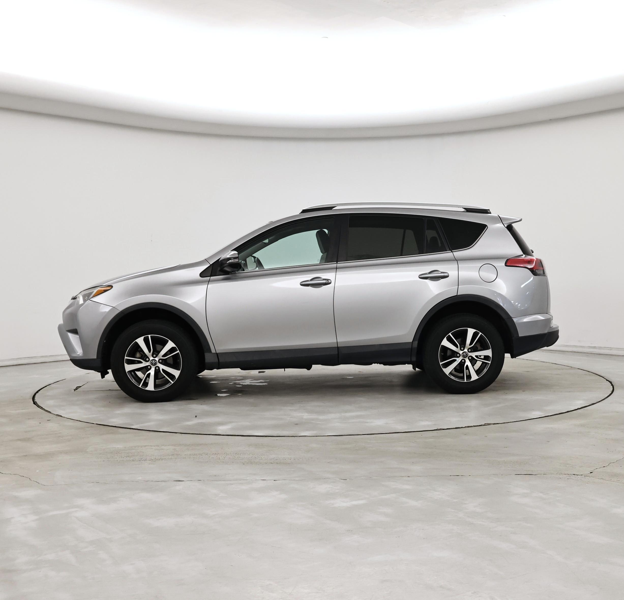 Thumbnail: 2016 Toyota RAV4 - 3