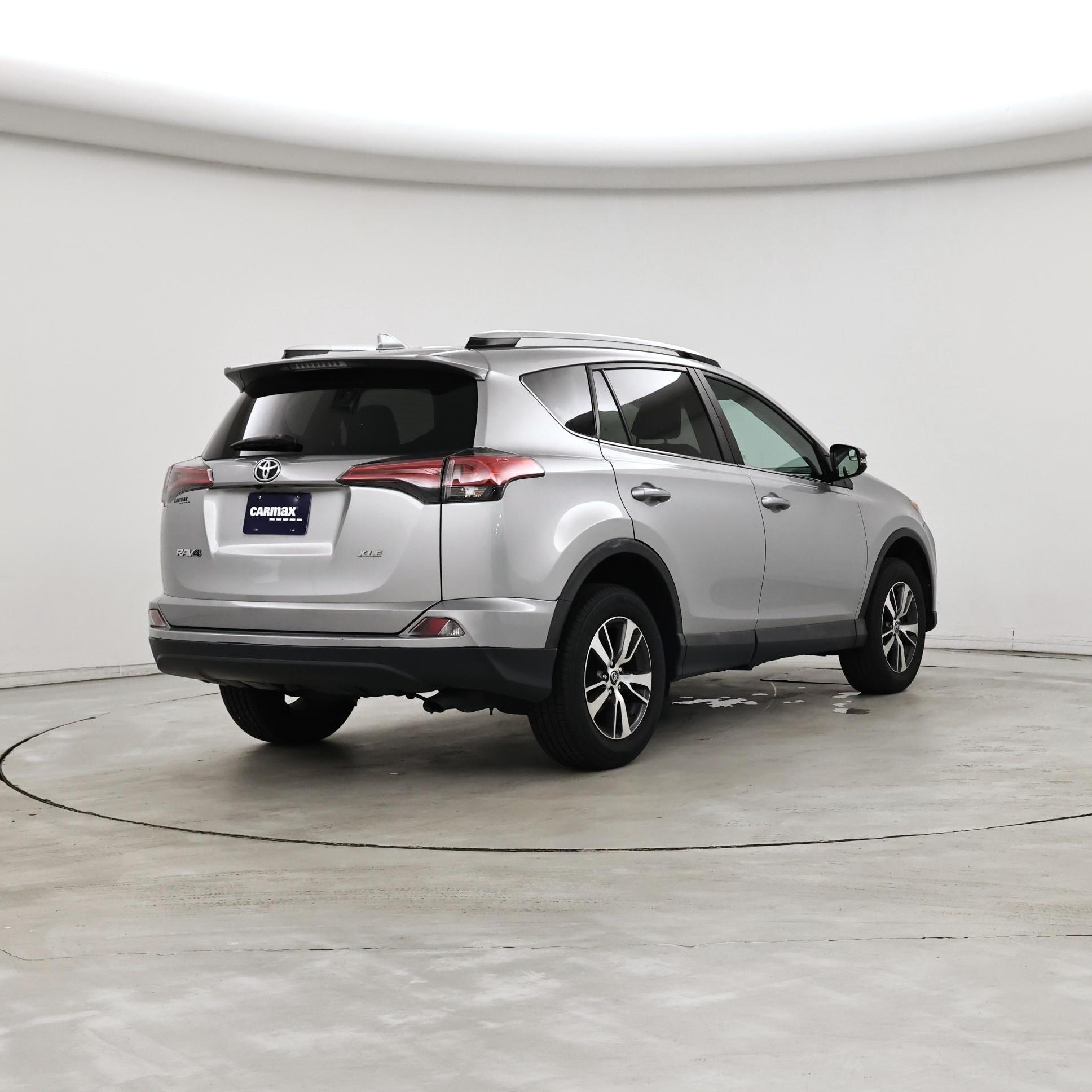 Thumbnail: 2016 Toyota RAV4 - 8