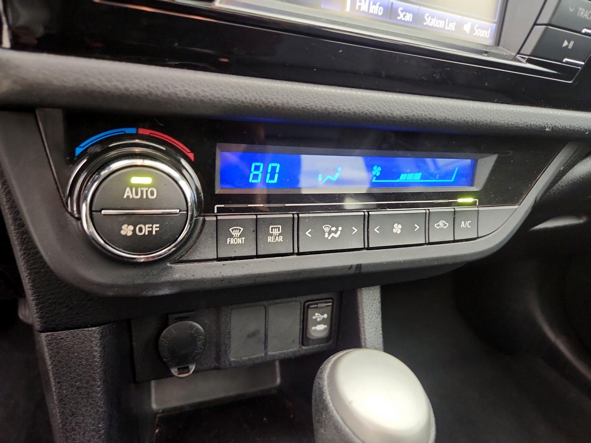 Thumbnail: 2014 Toyota Corolla - 16