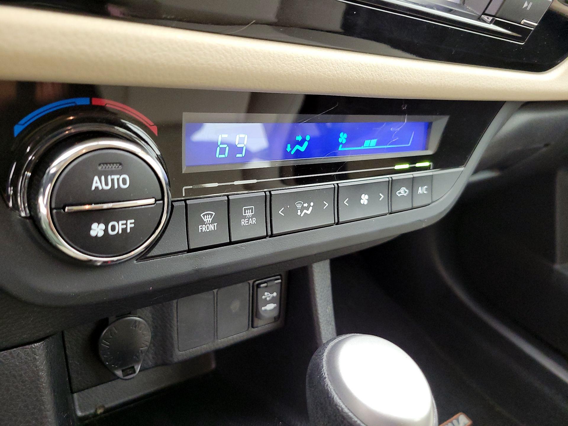 Thumbnail: 2014 Toyota Corolla - 16