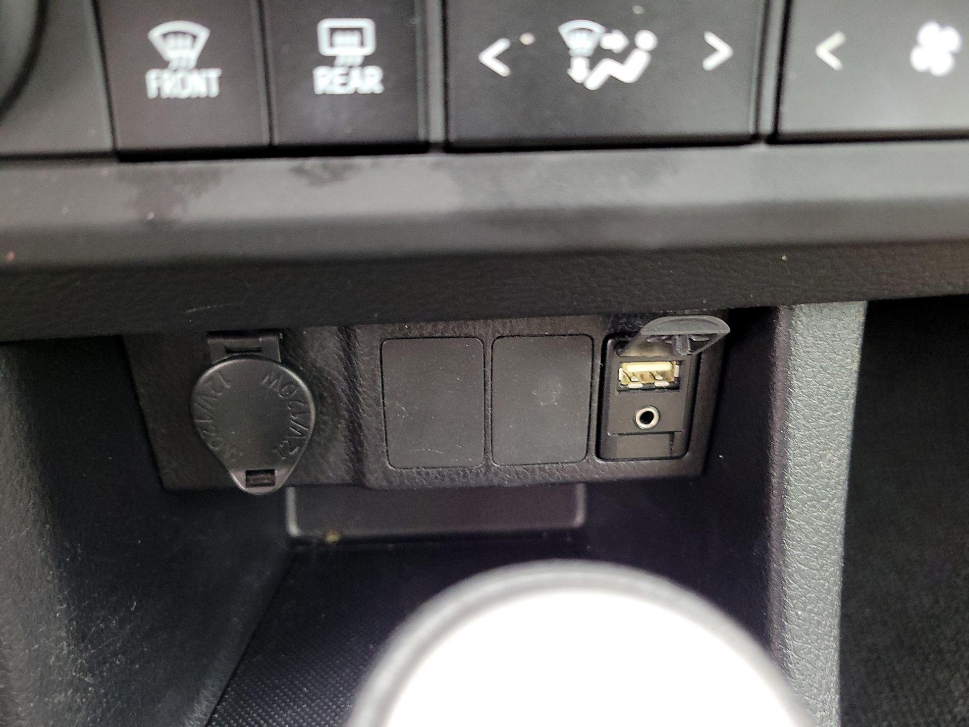 Thumbnail: 2014 Toyota Corolla - 18