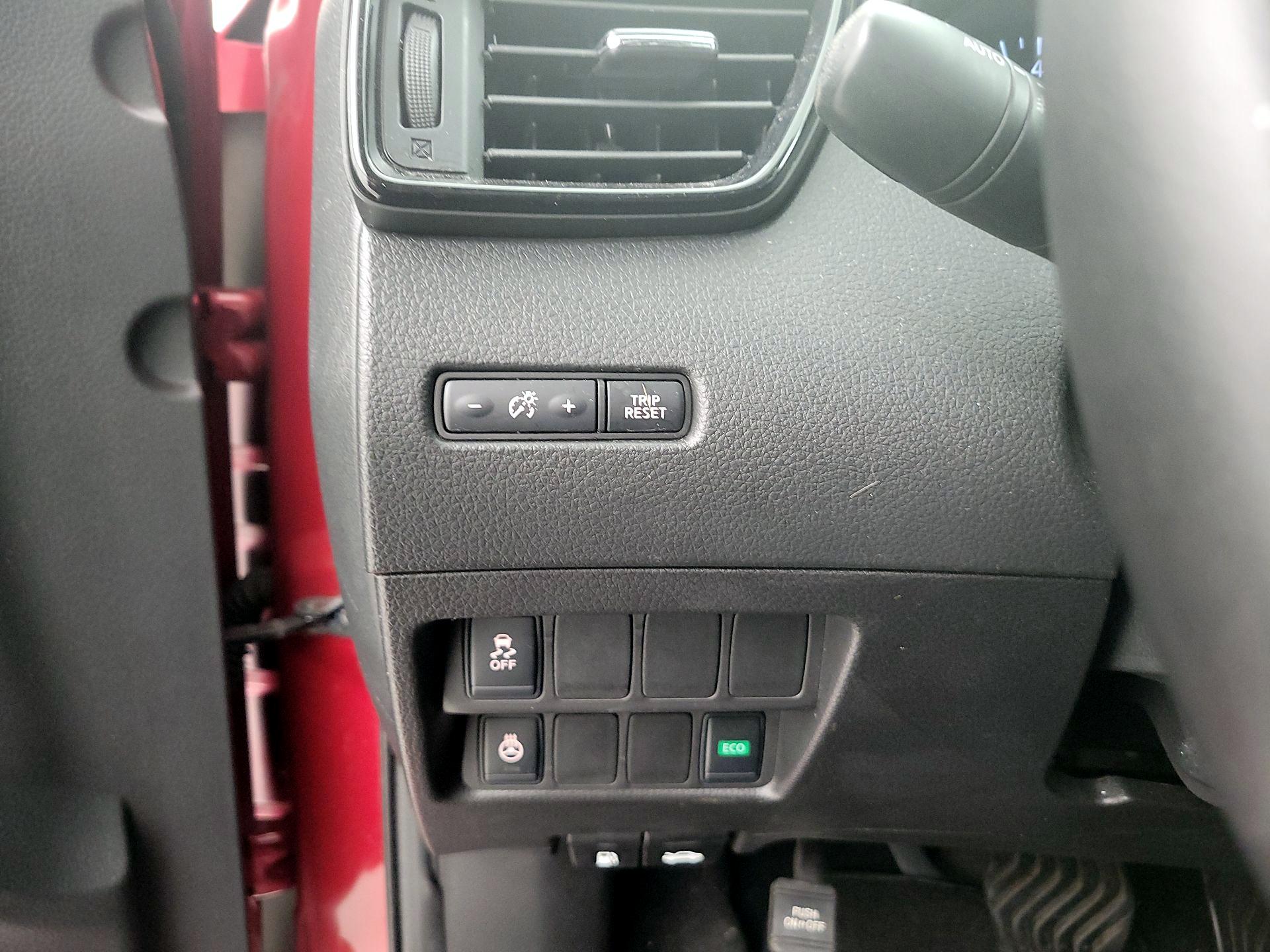 Thumbnail: 2018 Nissan Rogue Sport - 13