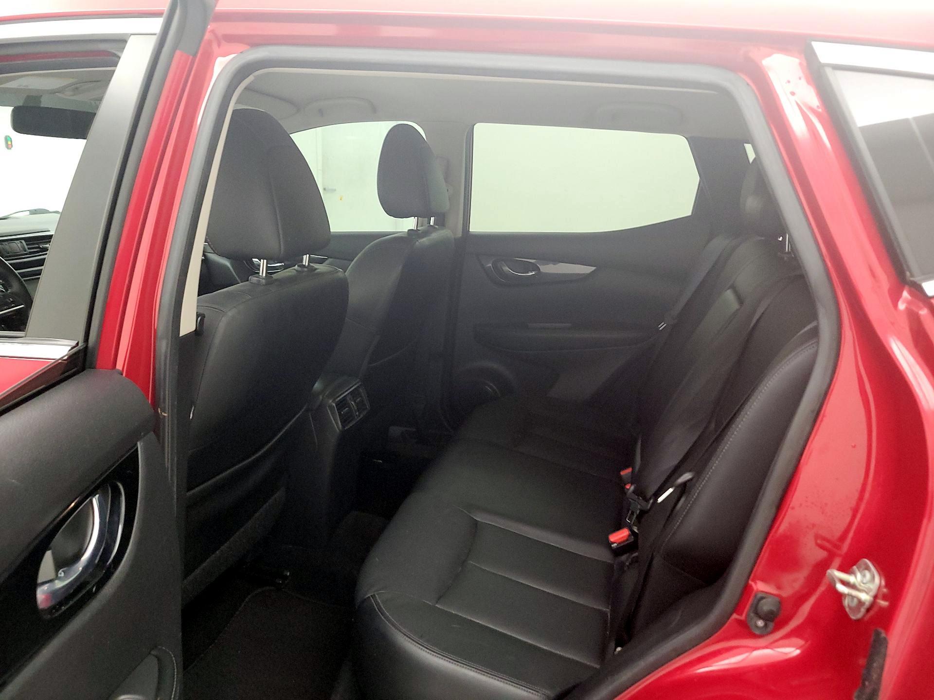 Thumbnail: 2018 Nissan Rogue Sport - 20