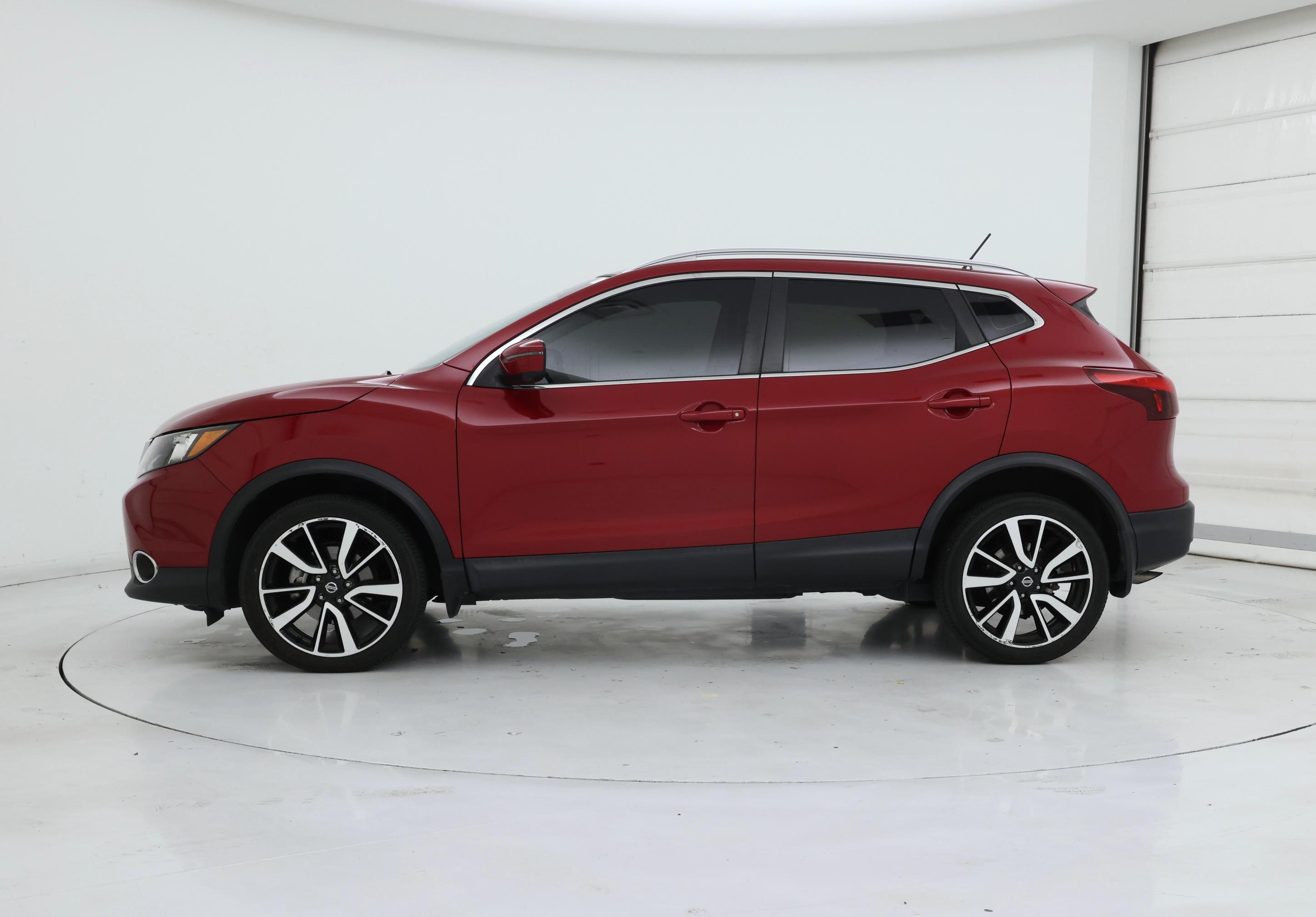Thumbnail: 2018 Nissan Rogue Sport - 3