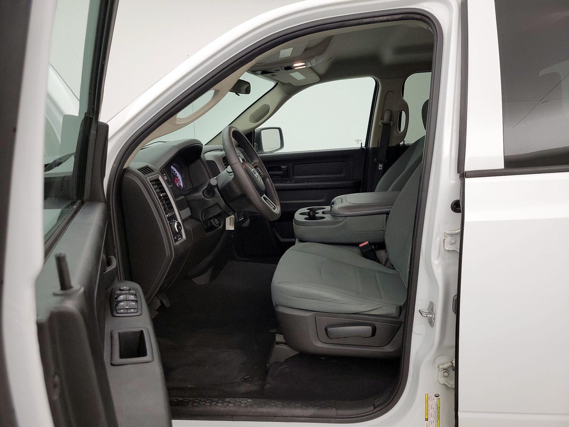 Thumbnail: 2019 RAM 1500 Classic - 11