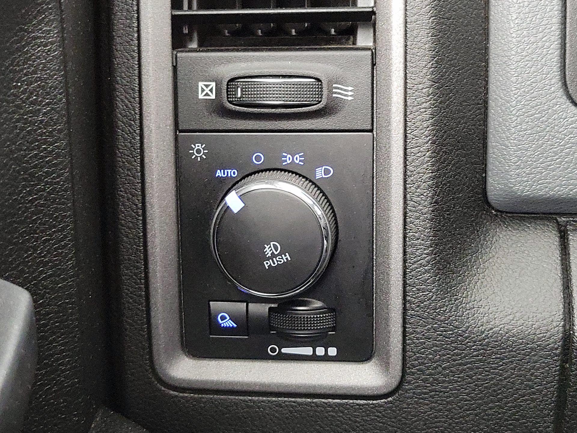 Thumbnail: 2019 RAM 1500 Classic - 13