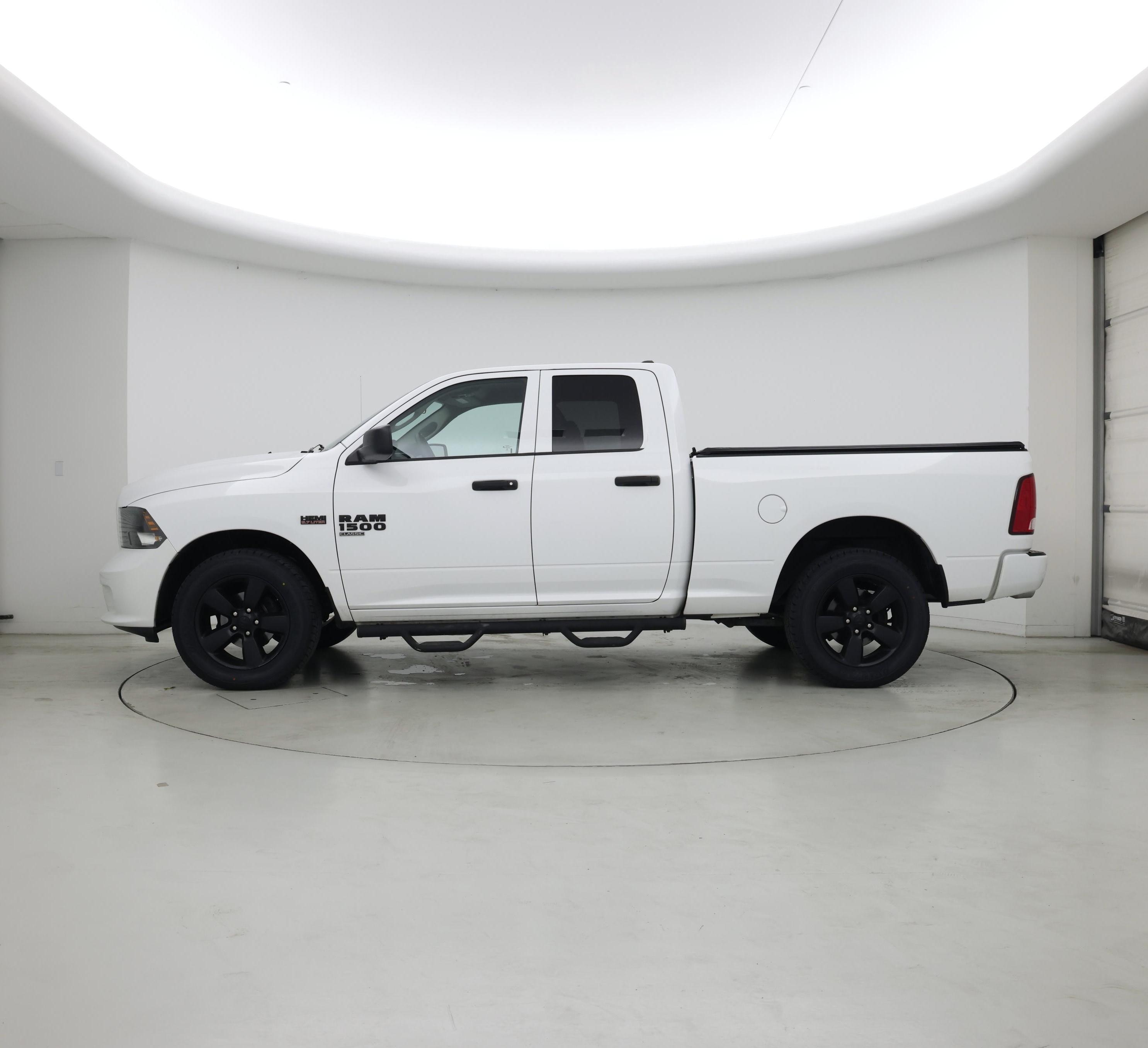 Thumbnail: 2019 RAM 1500 Classic - 3