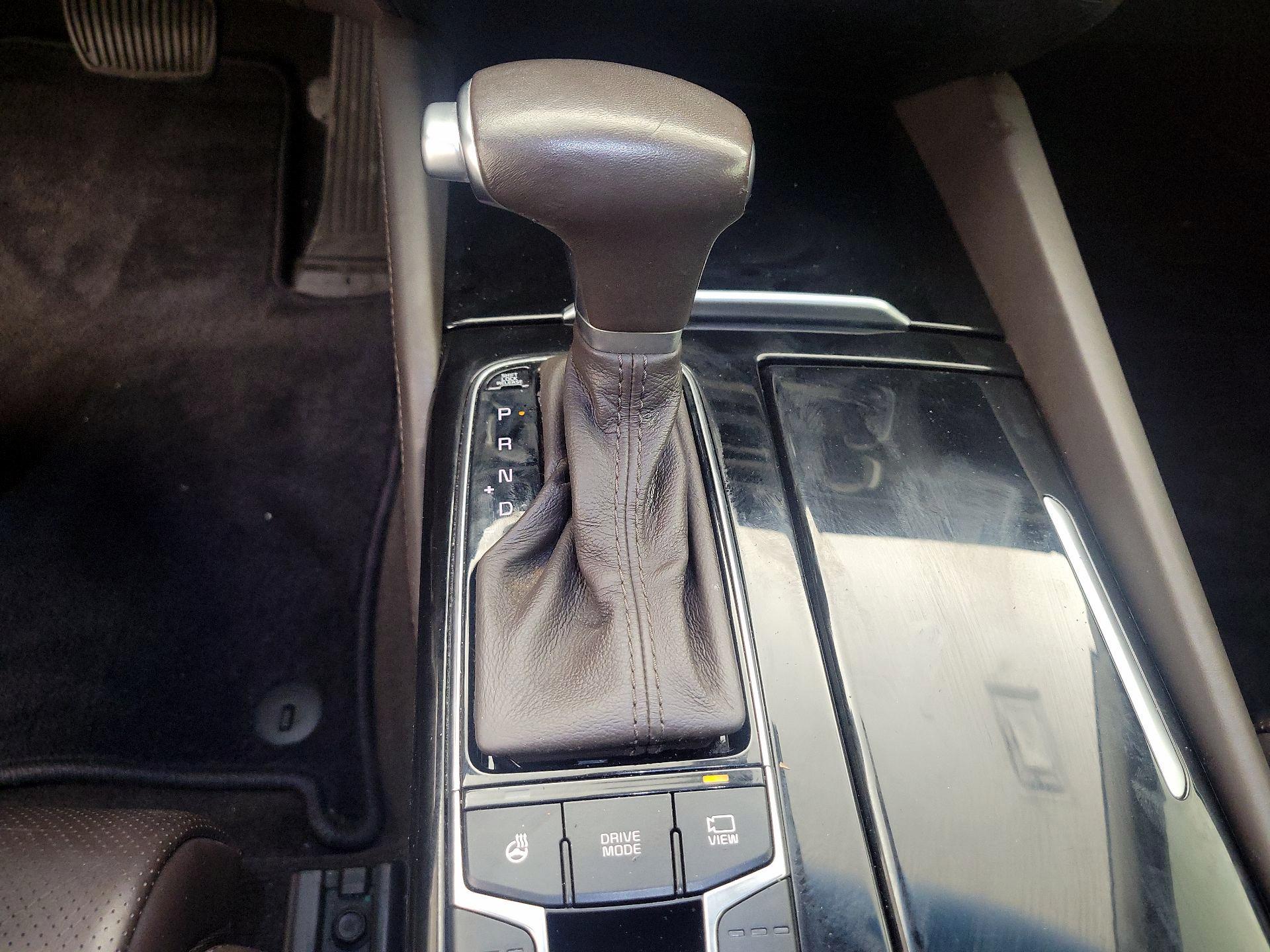 Thumbnail: 2017 Kia Cadenza - 18