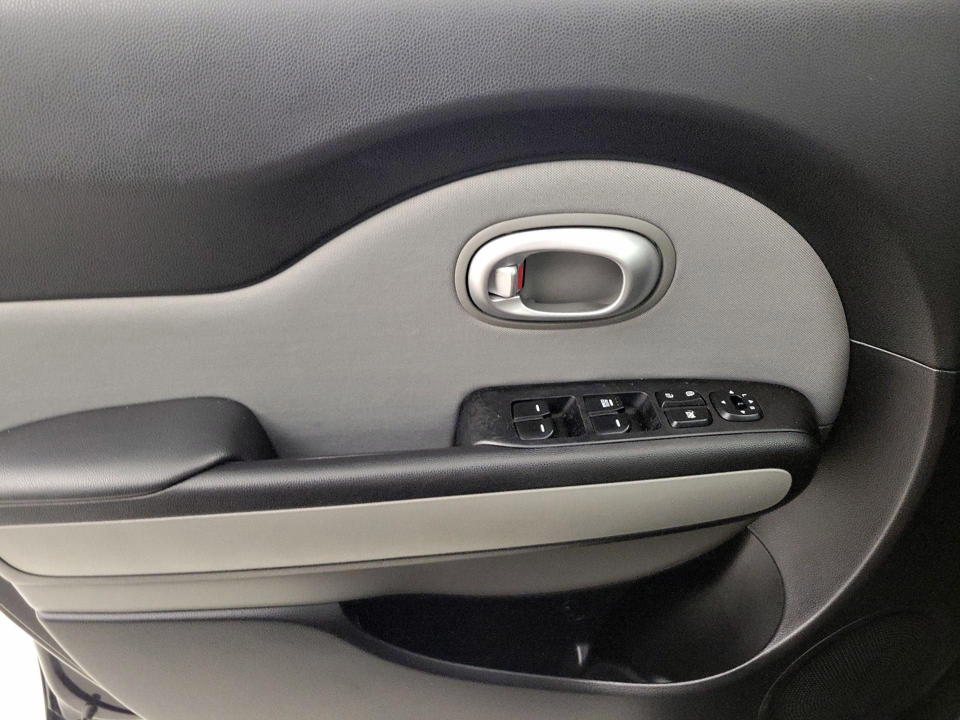 Thumbnail: 2016 Kia Soul - 12