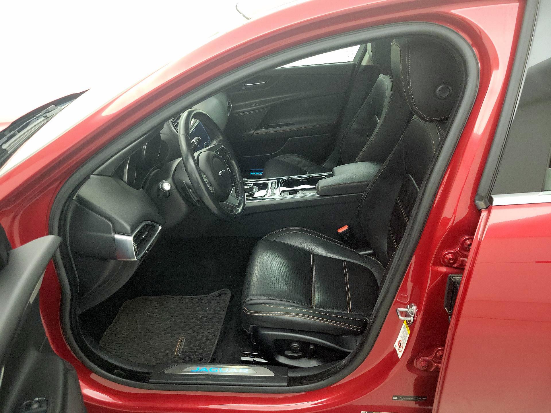 Thumbnail: 2017 Jaguar XE - 11