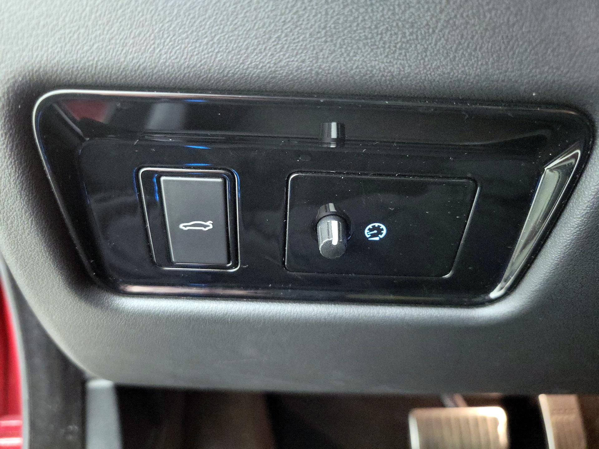 Thumbnail: 2017 Jaguar XE - 13