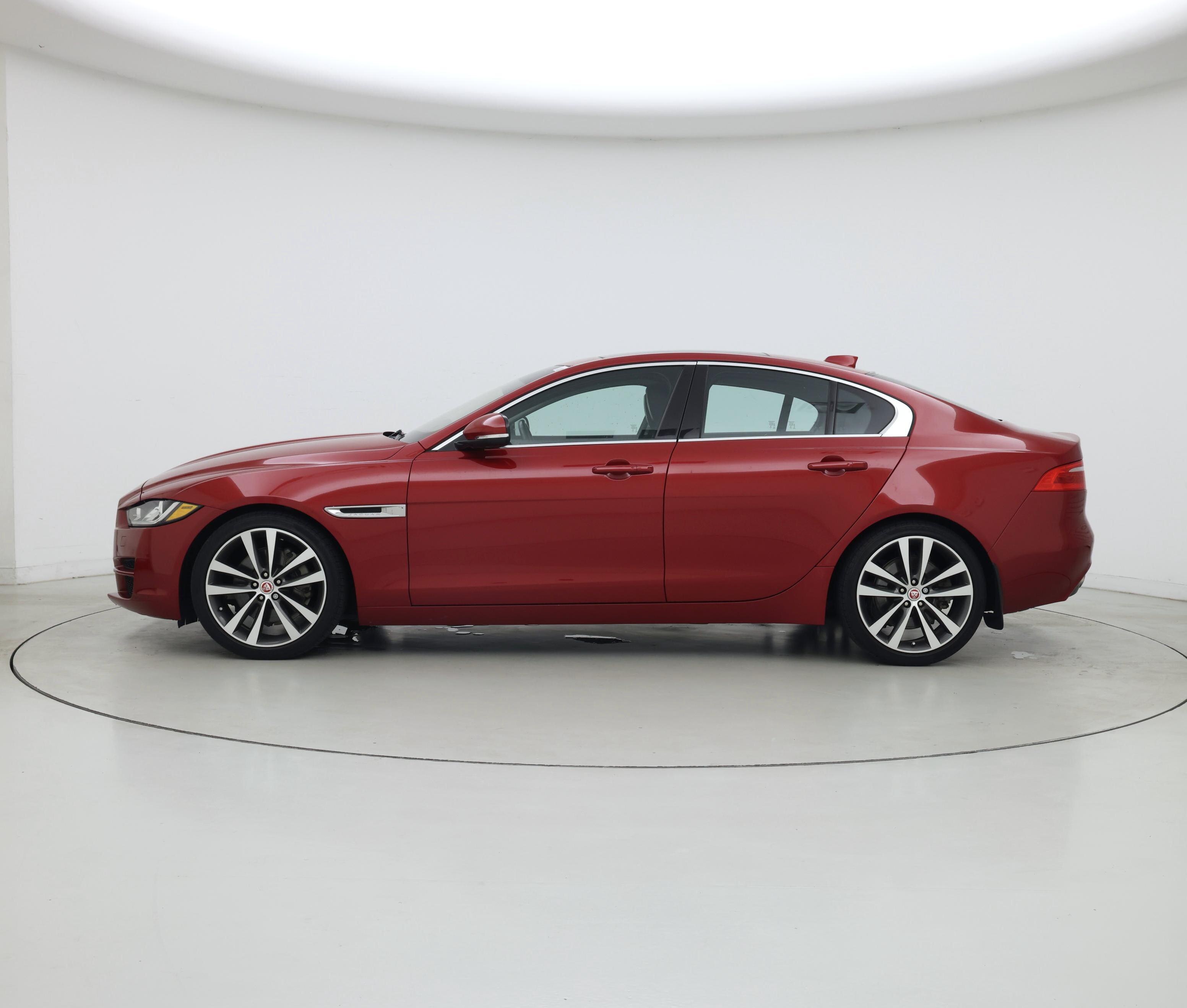 Thumbnail: 2017 Jaguar XE - 3