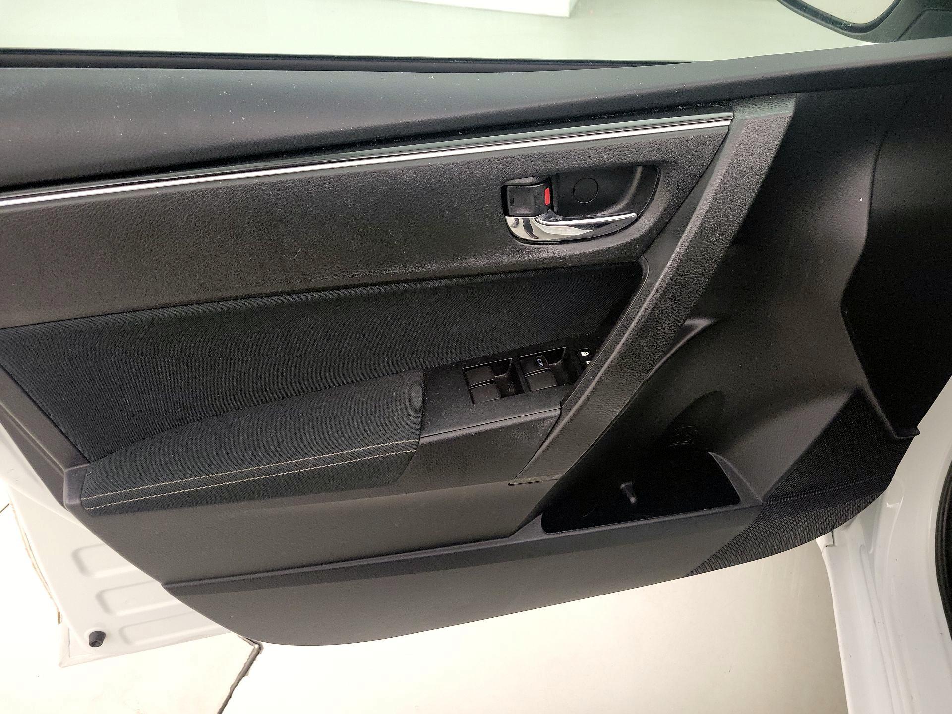 Thumbnail: 2018 Toyota Corolla - 12