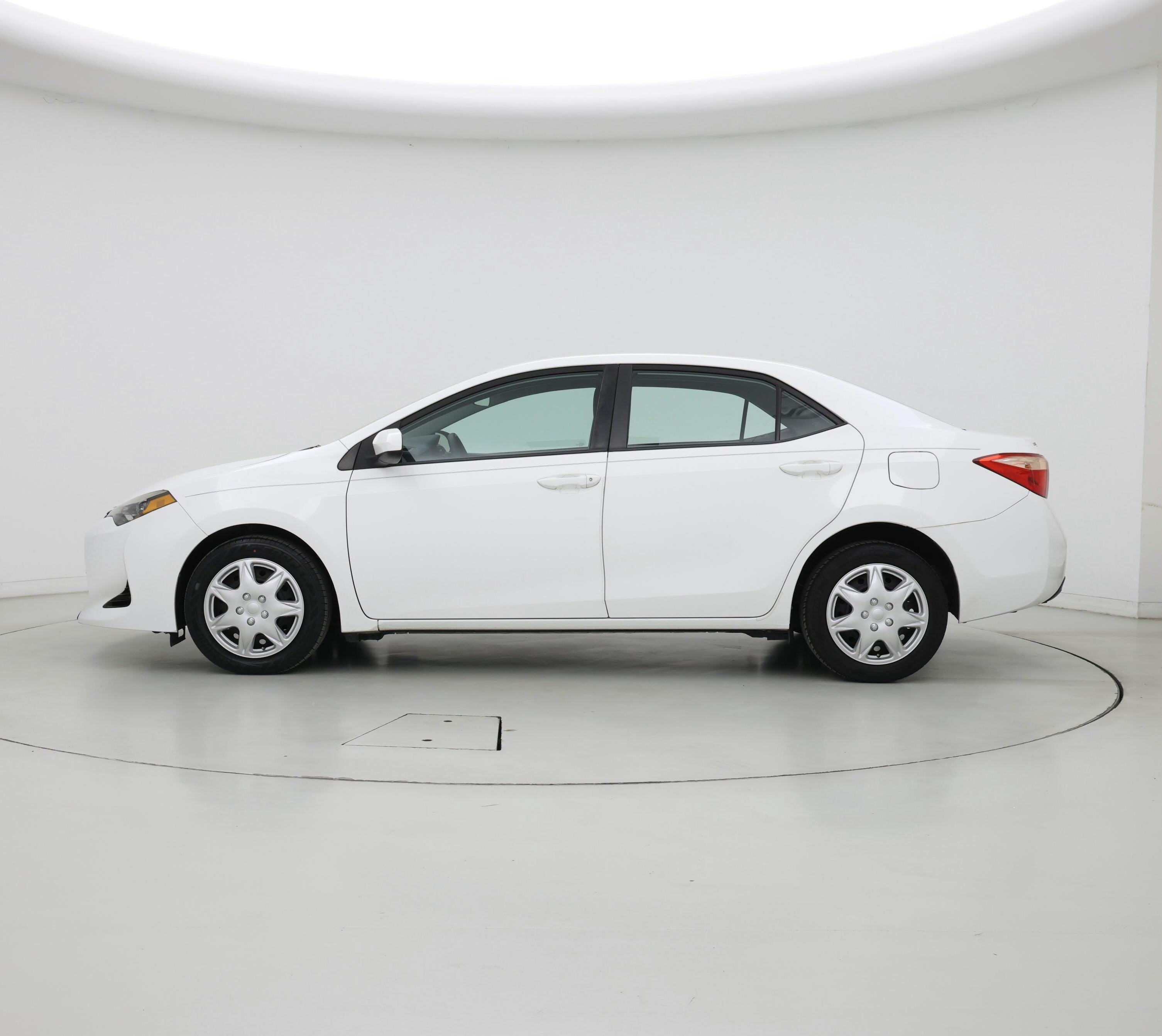 Thumbnail: 2018 Toyota Corolla - 3