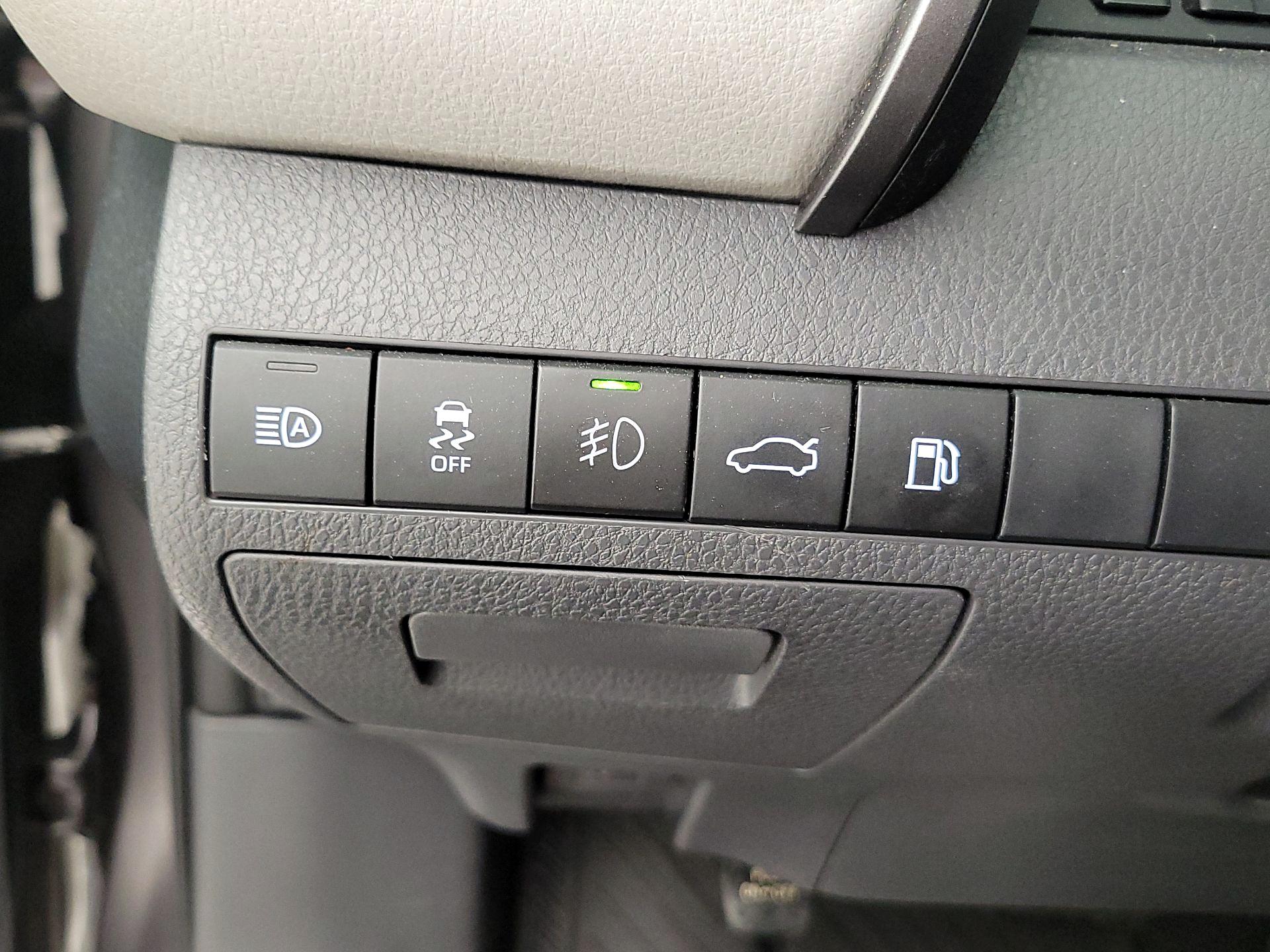 Thumbnail: 2018 Toyota Camry - 11