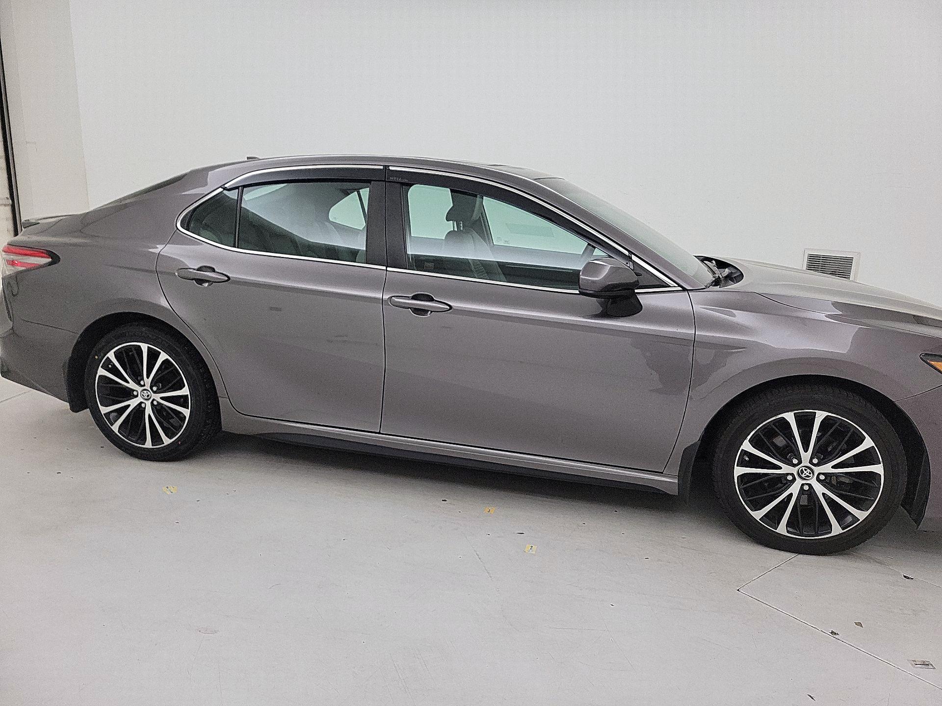 Thumbnail: 2018 Toyota Camry - 4