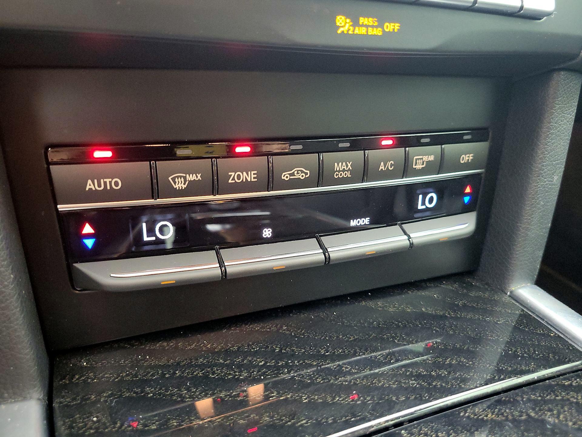 Thumbnail: 2016 Mercedes-Benz E-Class - 17