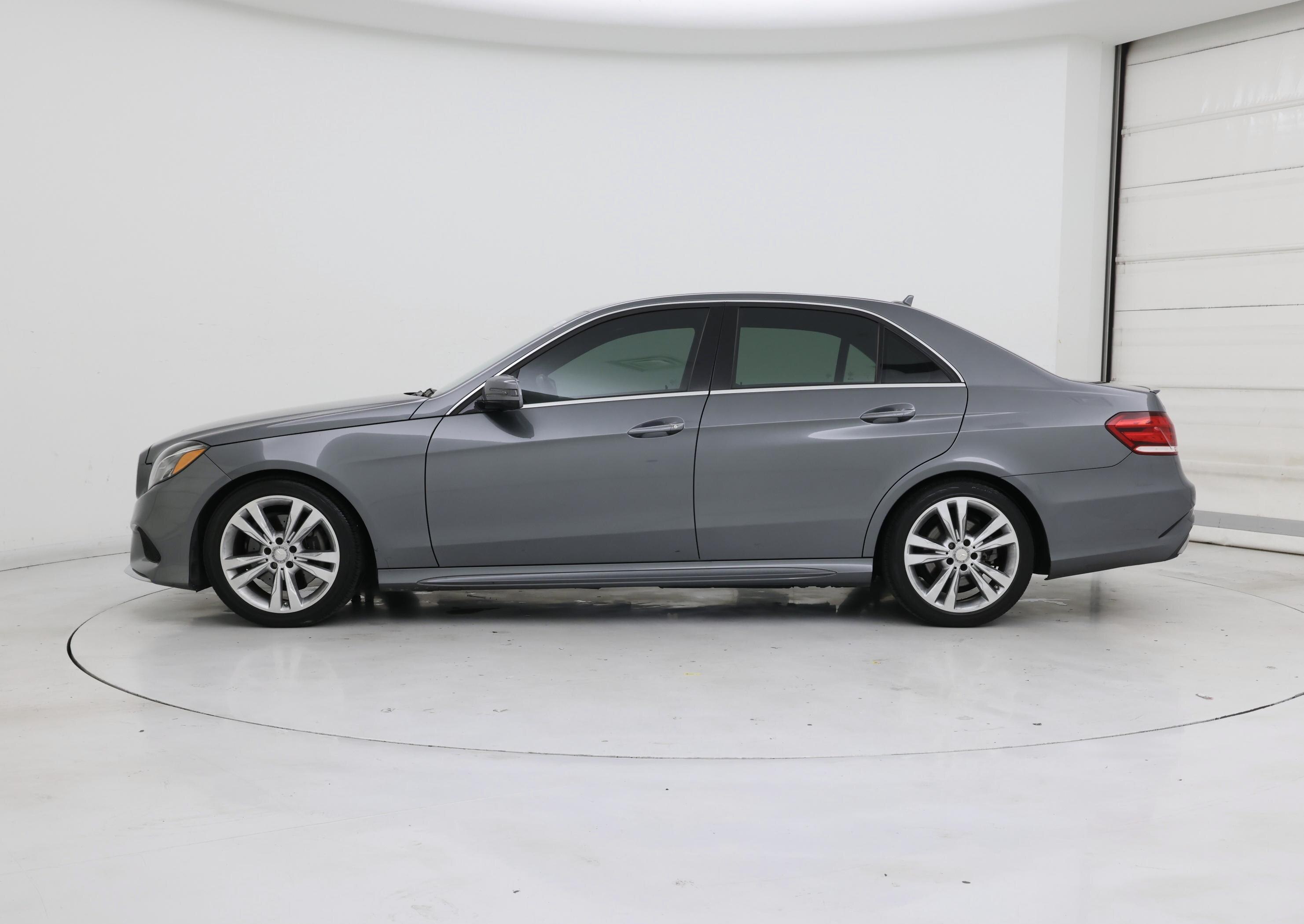 Thumbnail: 2016 Mercedes-Benz E-Class - 3