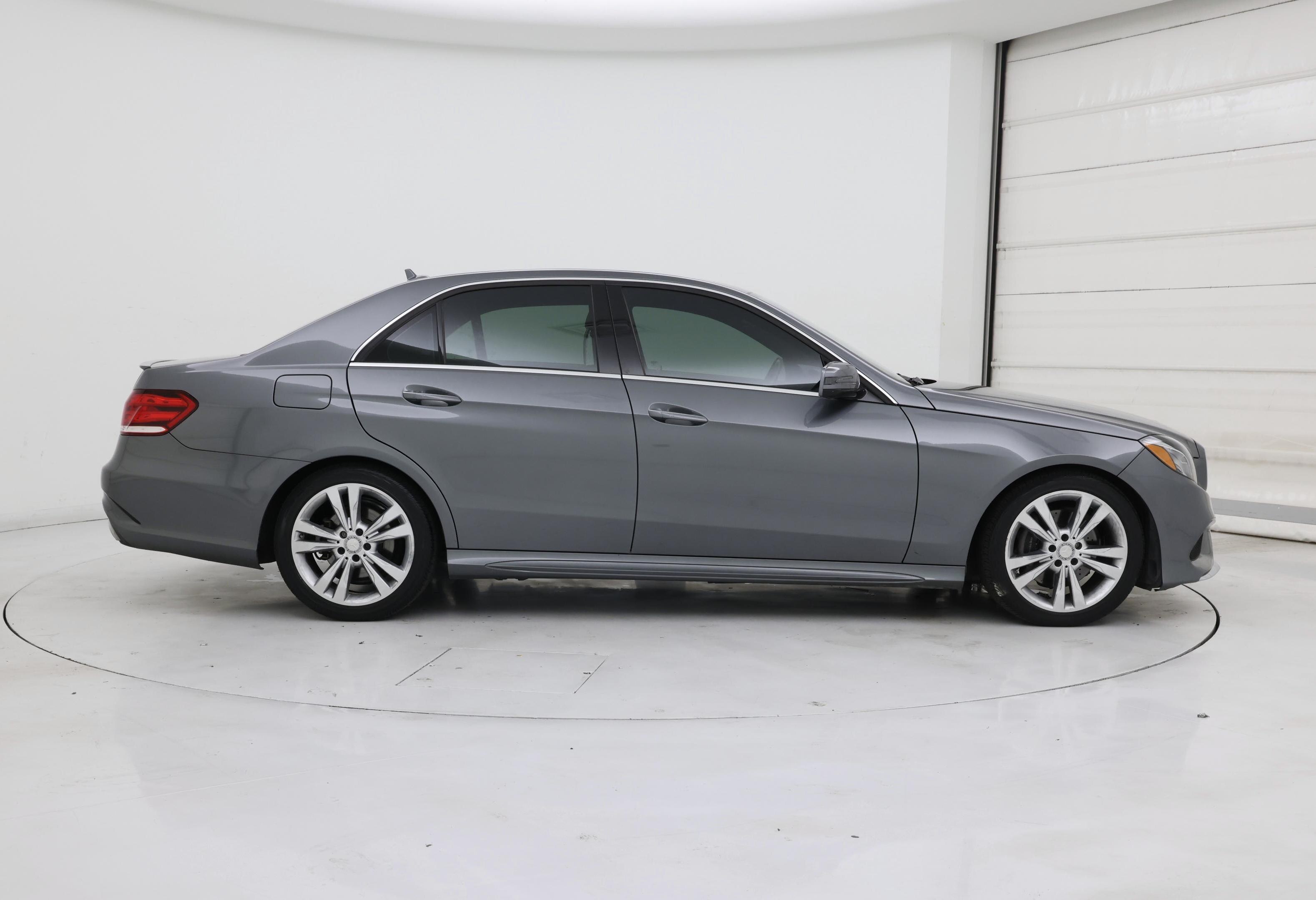 Thumbnail: 2016 Mercedes-Benz E-Class - 7