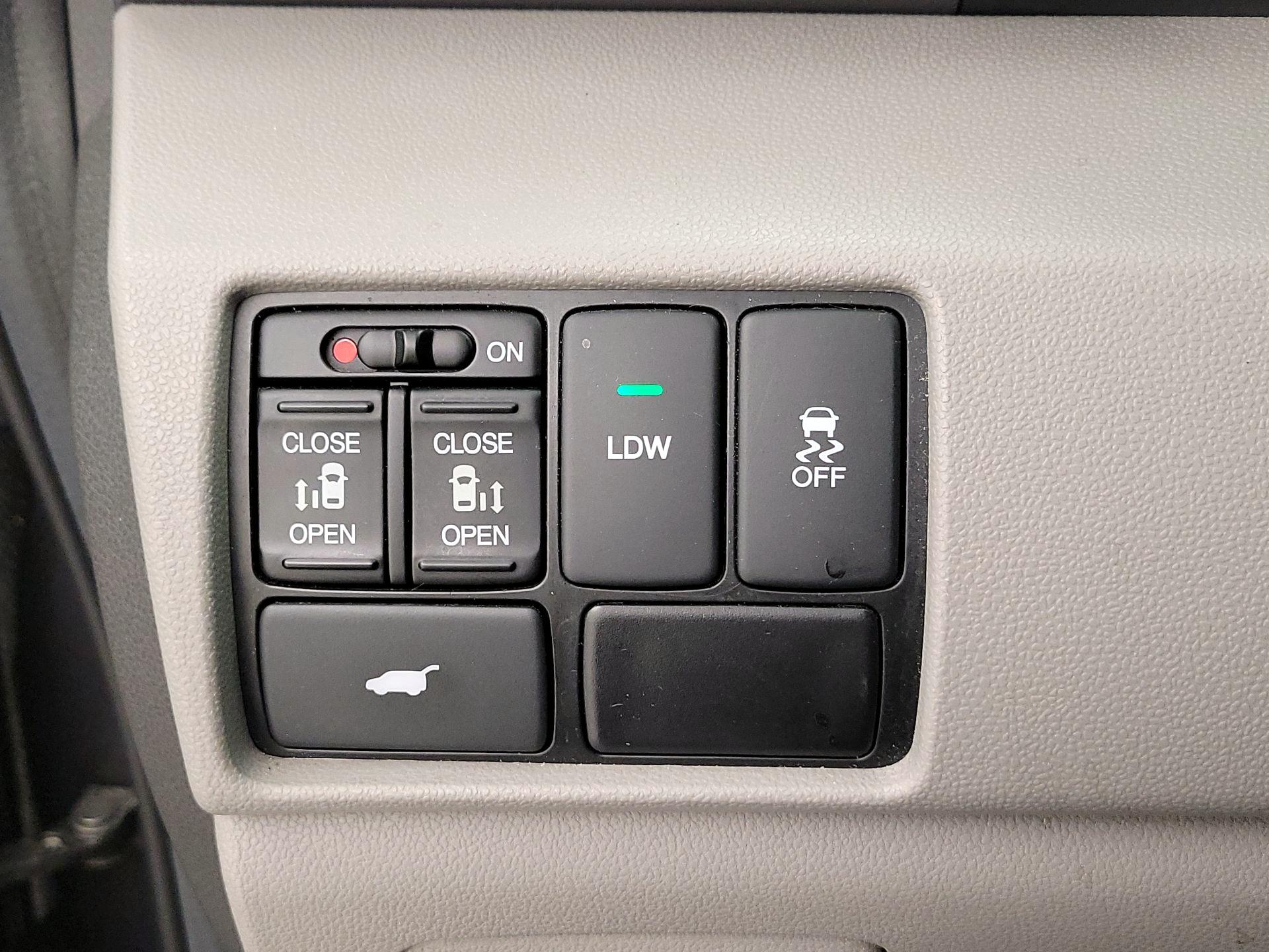 Thumbnail: 2014 Honda Odyssey - 13