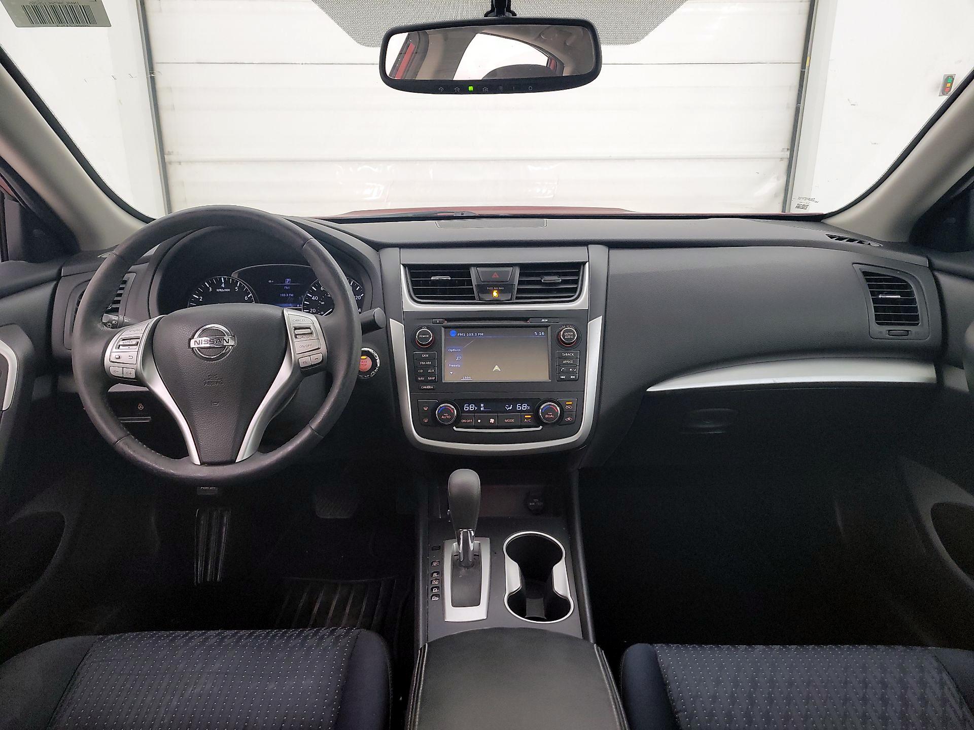 Thumbnail: 2017 Nissan Altima - 9