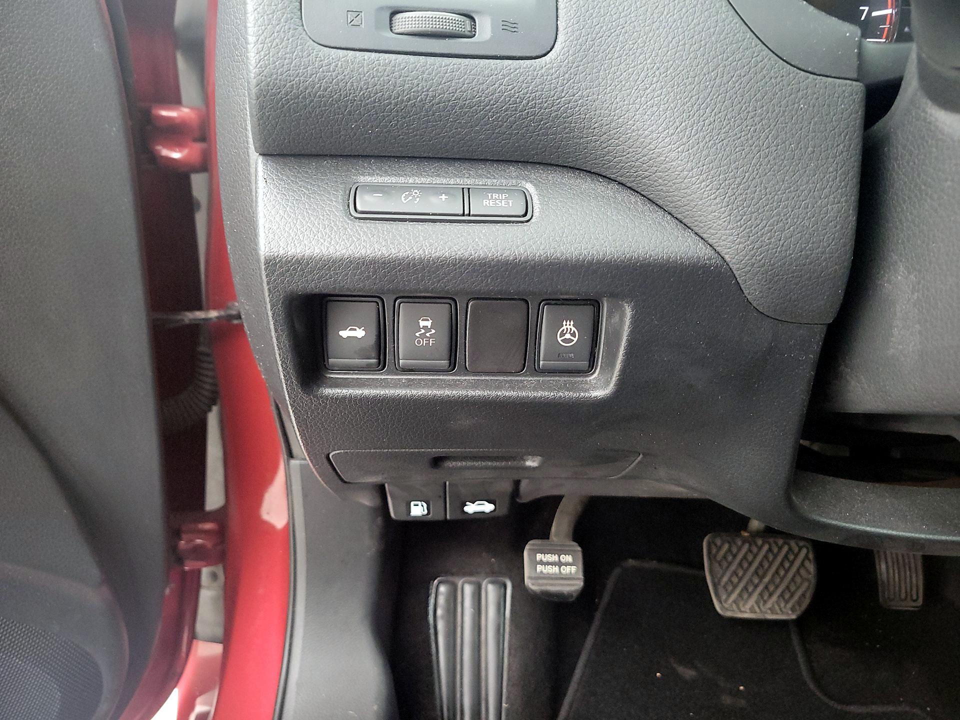 Thumbnail: 2017 Nissan Altima - 13