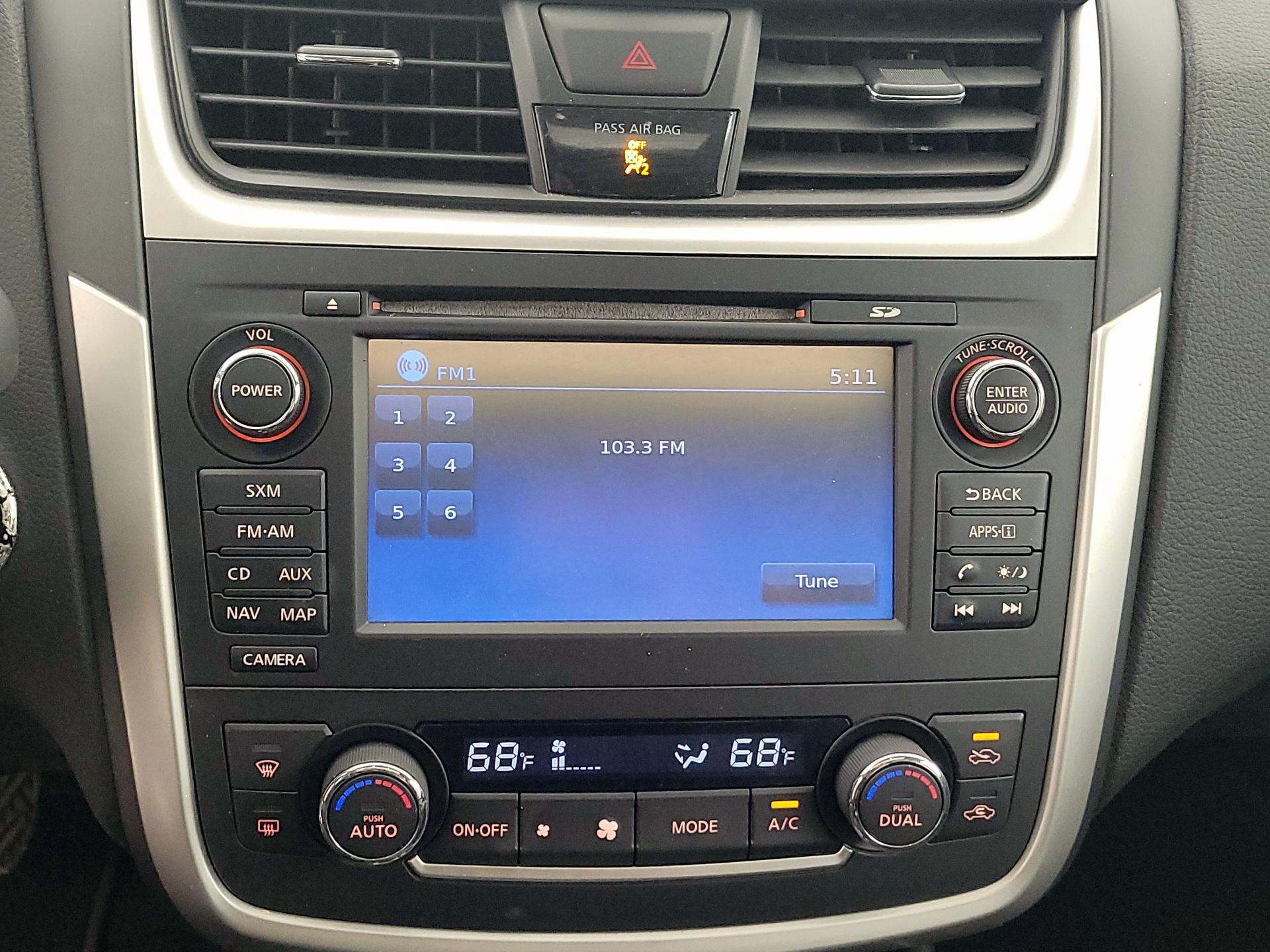 Thumbnail: 2017 Nissan Altima - 16